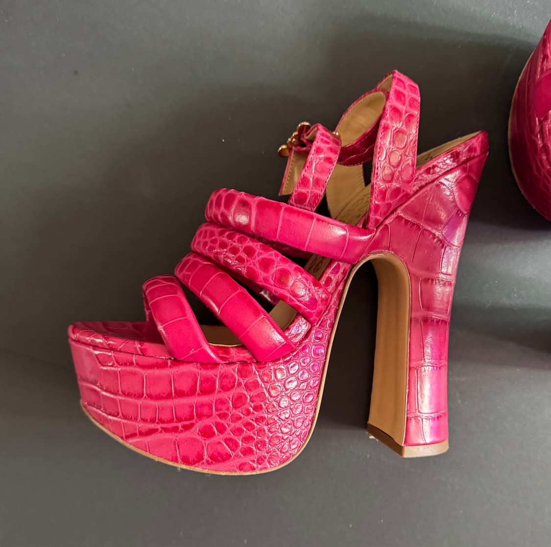 비비안 웨스트우드 레더 플랫폼 멀티 스트랩 샌들 상품이미지1