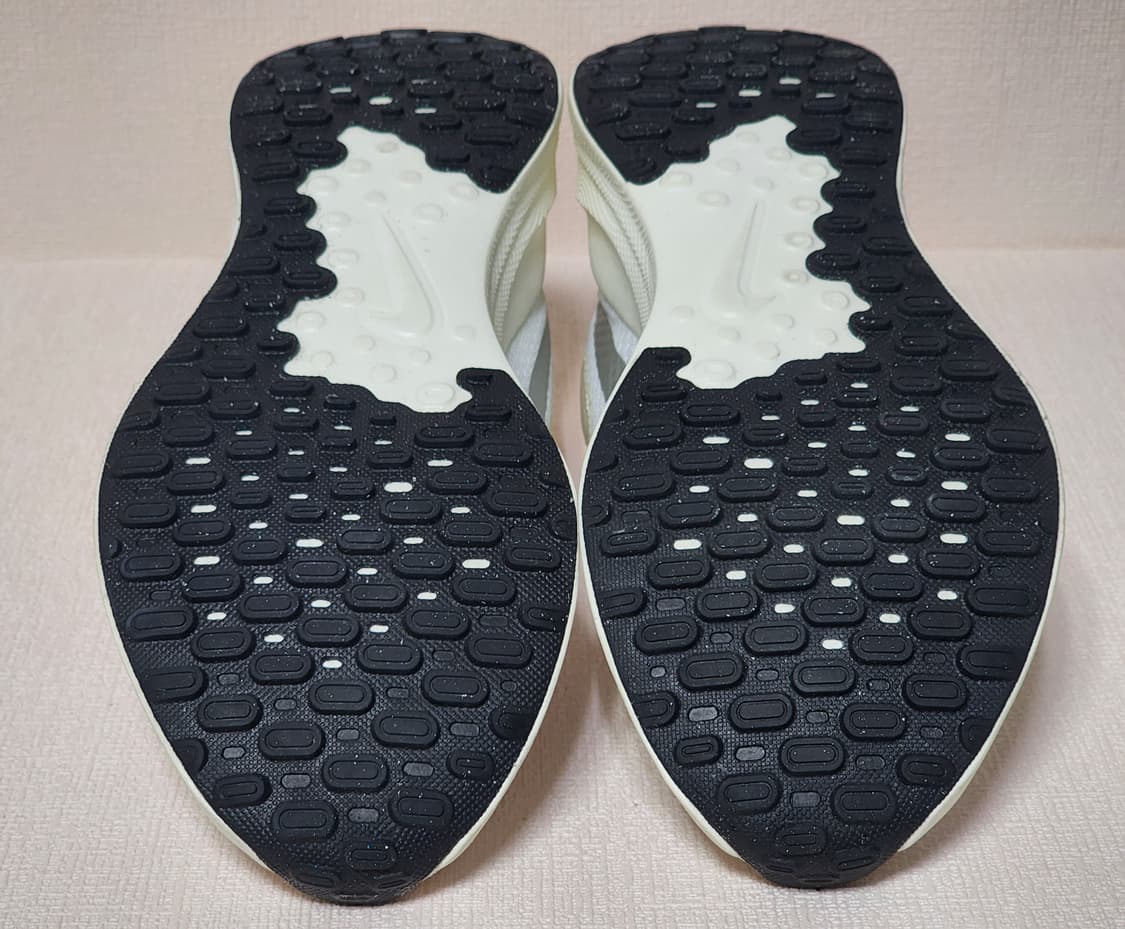 나이키 레볼루션 7 화이트 245mm 새상품 상품이미지5