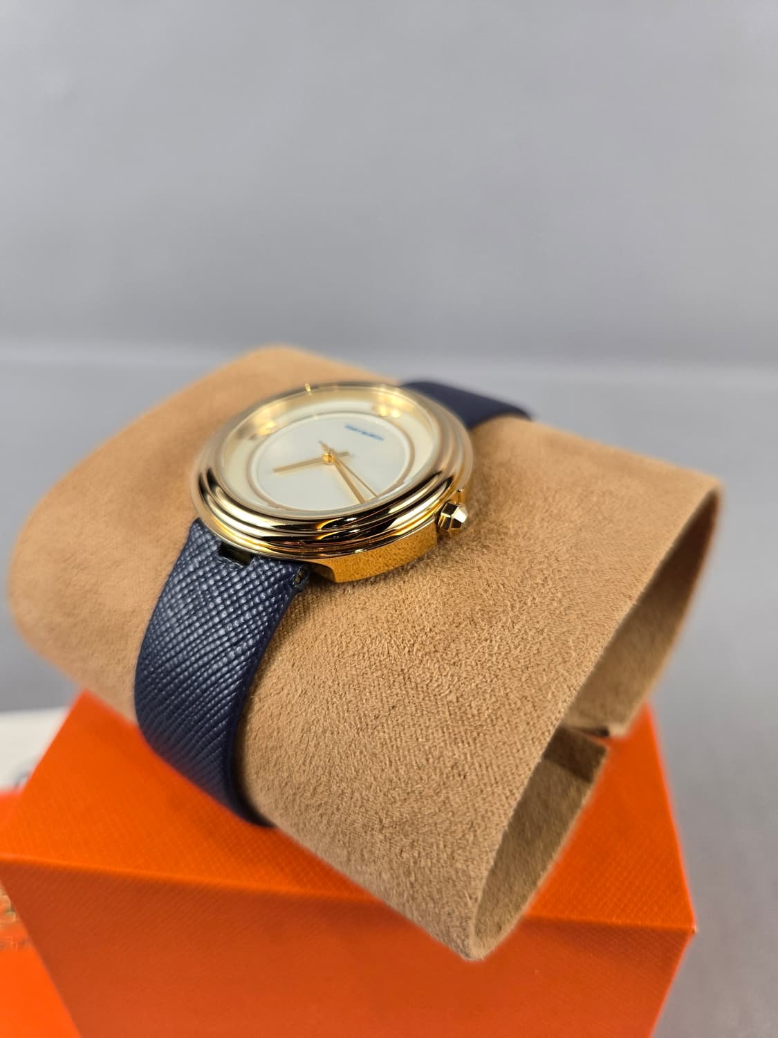 토리버치 베일리 금장 가죽 여성 손목 시계 네이비 정품 상품이미지4