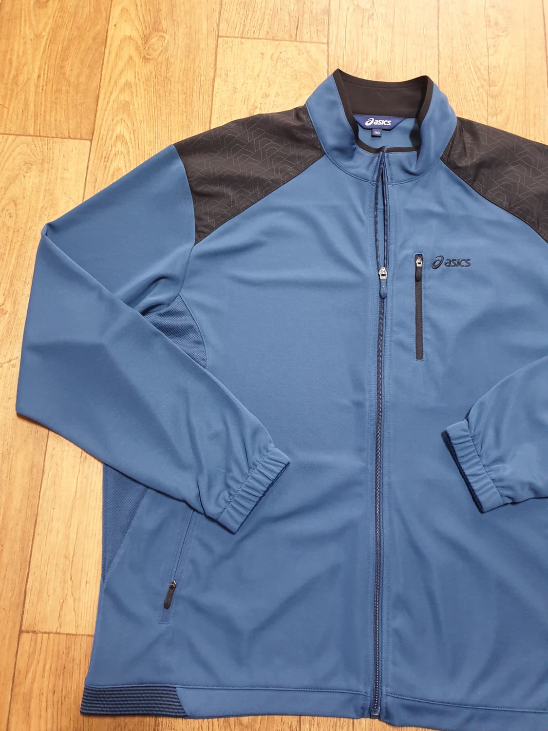 1067 아식스  운동복 집업 120 사이즈입니다 상품이미지4