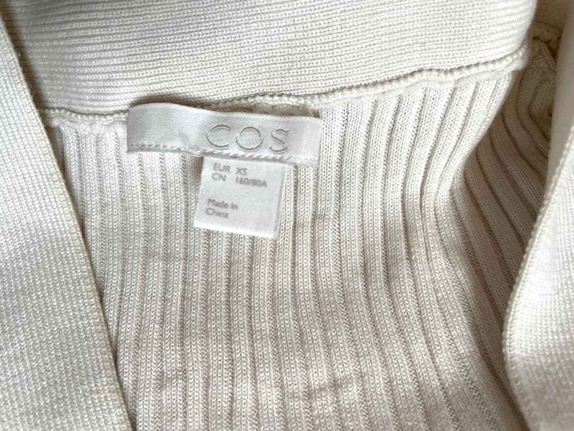 COS Ribbed V-Neck Button Ivory Top 상품이미지3