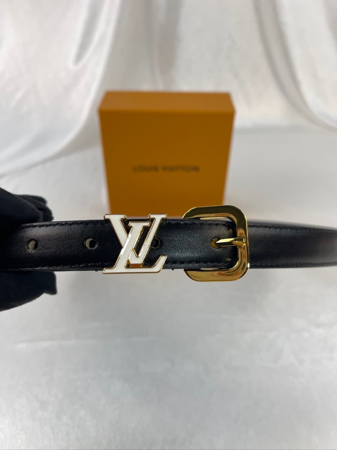 루이비통 여자 가죽벨트 화이트로고 블랙벨트 상품이미지3