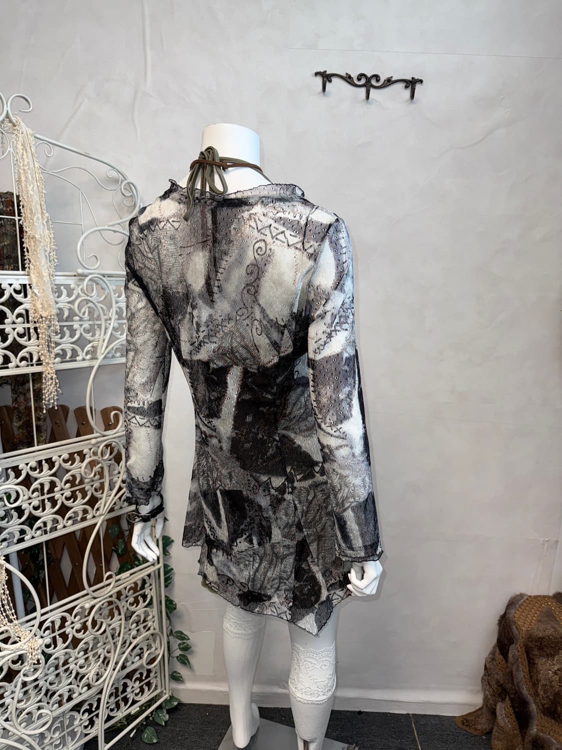 Black gray oriental graphic mesh blouse 상품이미지5