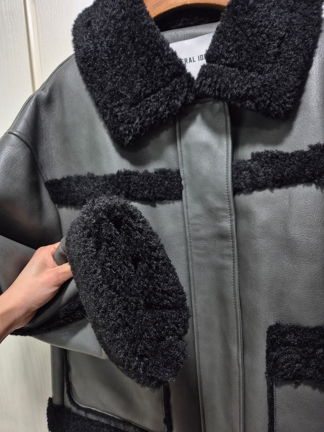 GENERAL IDEA.제너럴아이디어 차콜무스탕 상품이미지3