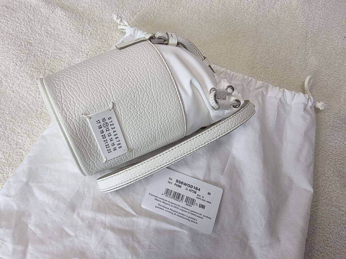 마르지엘라 미니 버킷백 화이트 상품이미지1