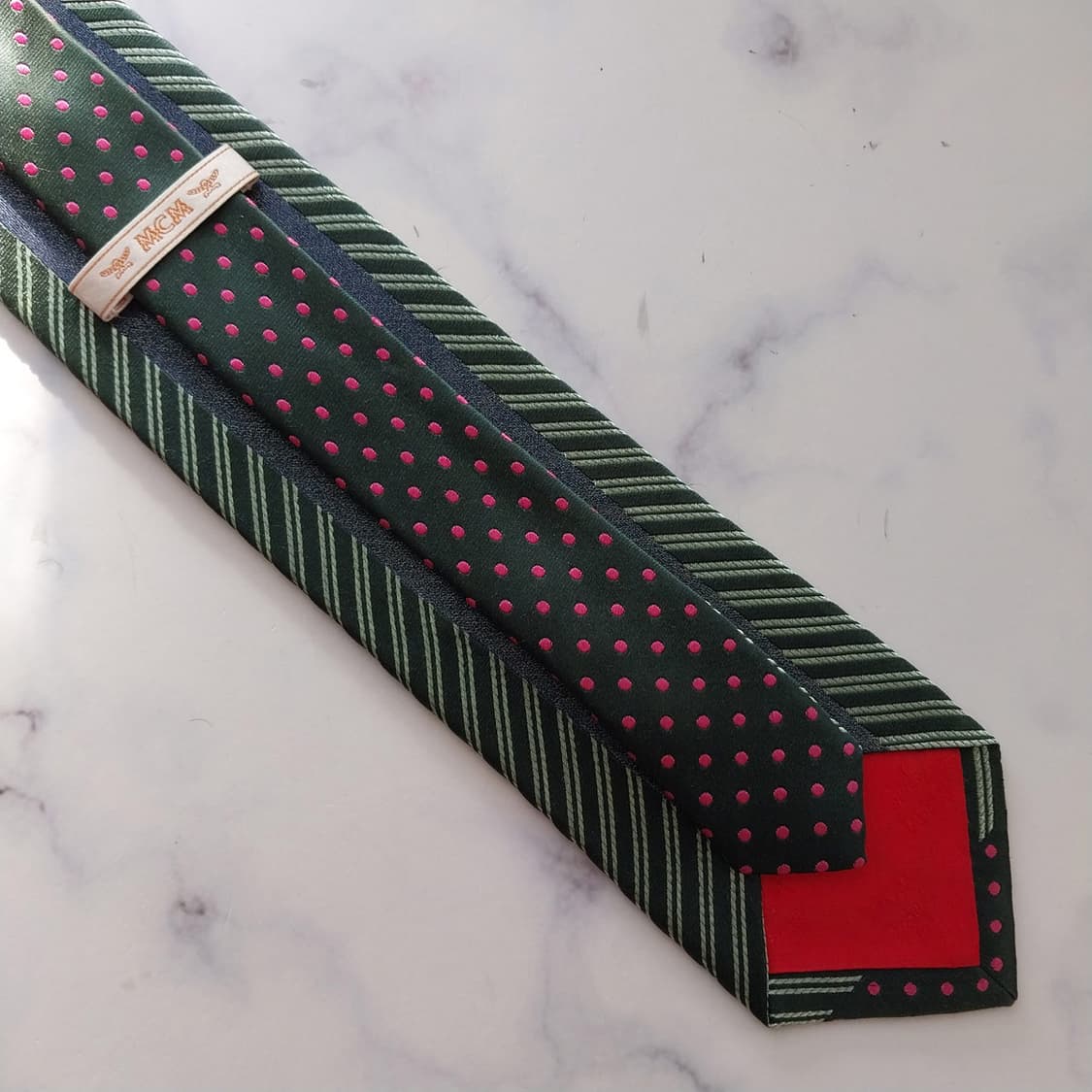 엠씨엠 실크 도트 스트라이프 자수 넥타이 7.9cm A+등급 K1945
 상품이미지9