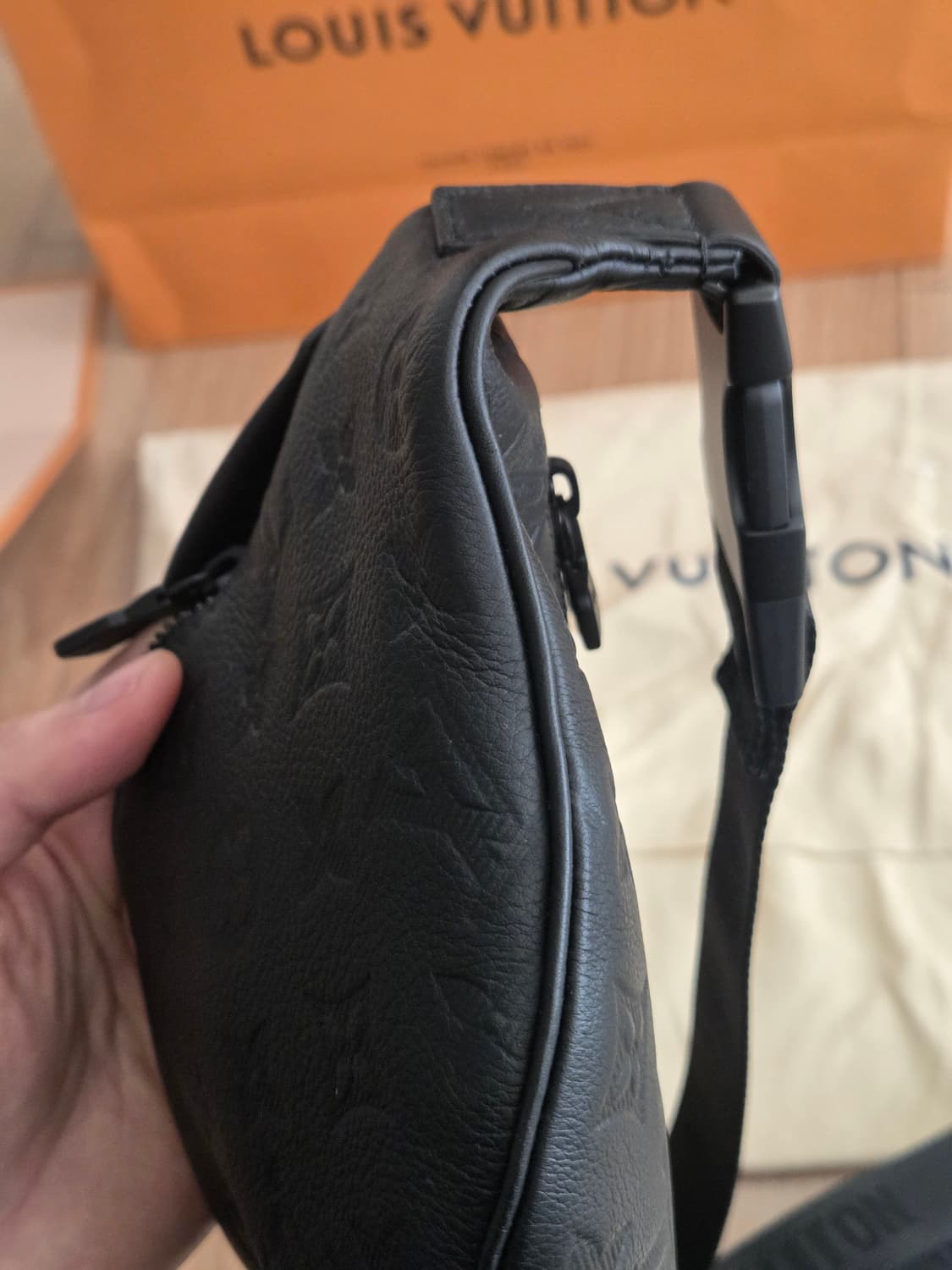 루이비통 디스커버리 레더 범백 섀도우 블랙 m46036 상품이미지4