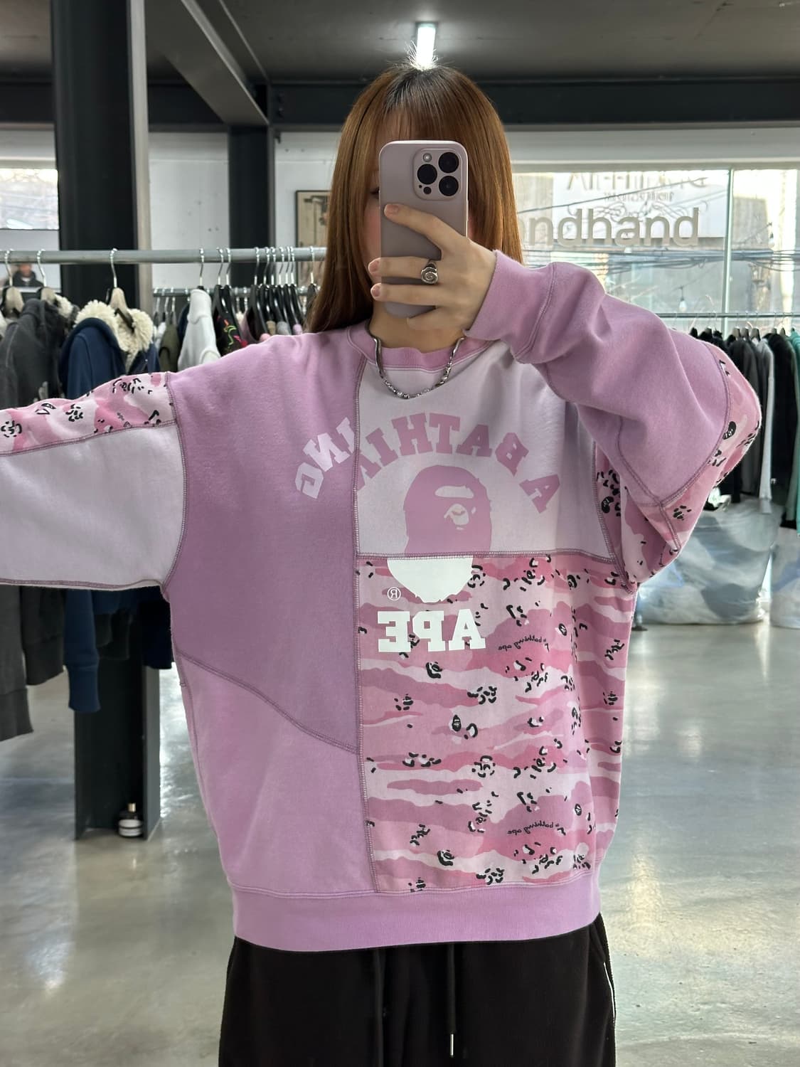 베이프 핑크사루 패치워크 데저트카모 맨투맨 상품이미지3