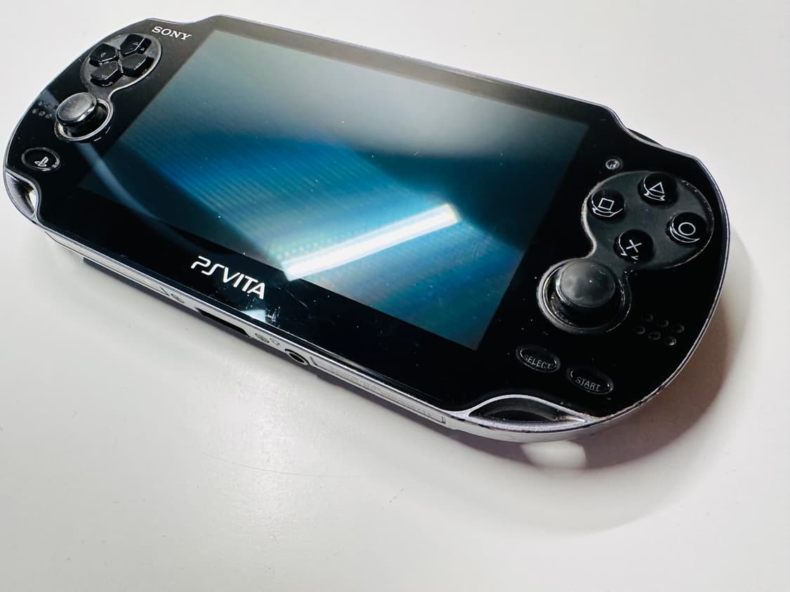 소니 PS Vita 1세대 OLED 피아노블랙 한글 정발판 + 구성품  상품이미지6