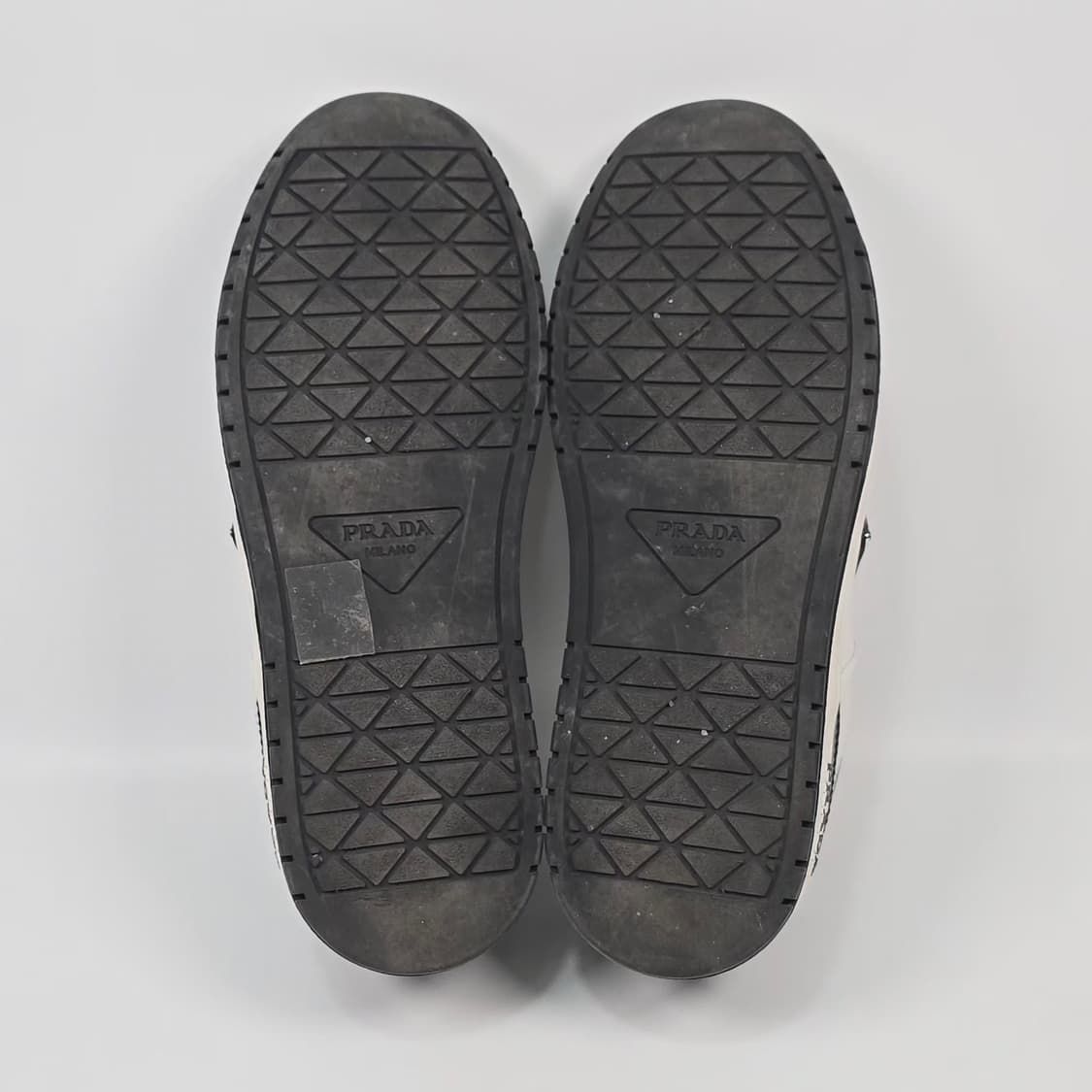 프라다 다운타운 퍼포레이트 가죽 스니커즈 ( 220 ) 상품이미지7
