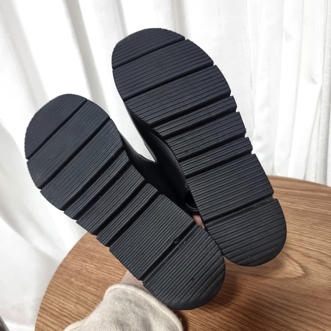 아떼 바네사브루노 로고장식 천연가죽 샌들 슬리퍼 (240mm) 상태좋음 상품이미지8