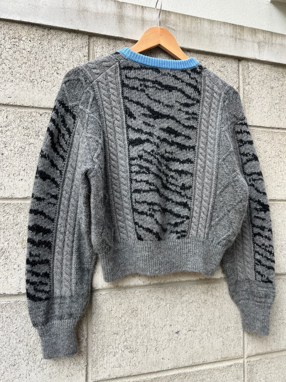TOGA PULLA ZEBRA CROP SWEATER 토가풀라스웨터 상품이미지9