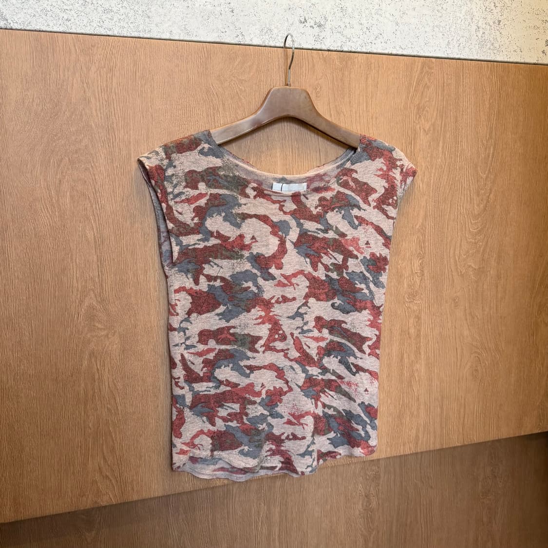 쟈딕 앤 볼테르 캐시미어 슬리브리스 니트 카모플라쥬 프린팅 디테일 베이지 상품이미지5