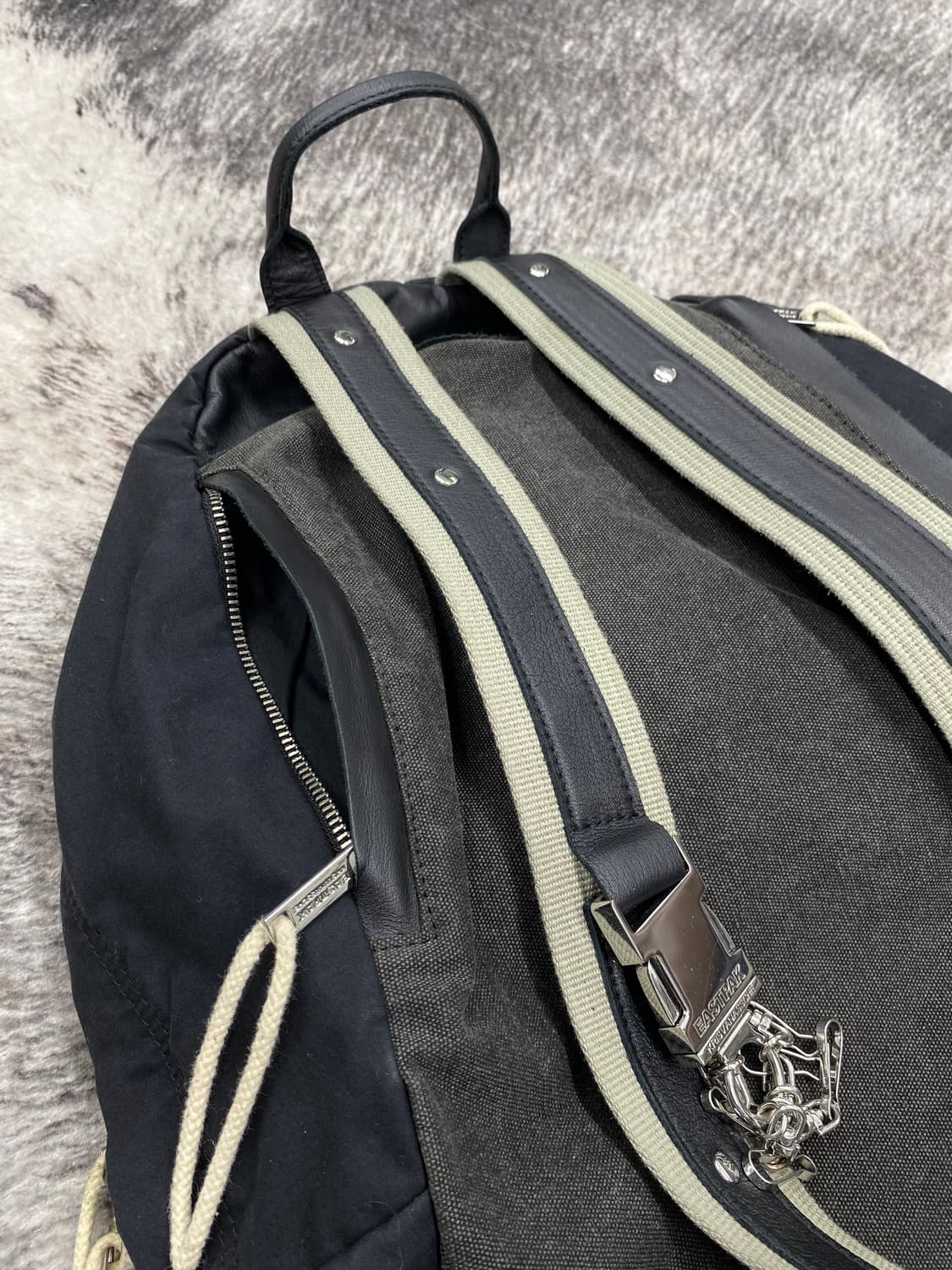 이스트팩 x 크리스 반 아쉐 키홀더 백팩 (2013) 상품이미지5