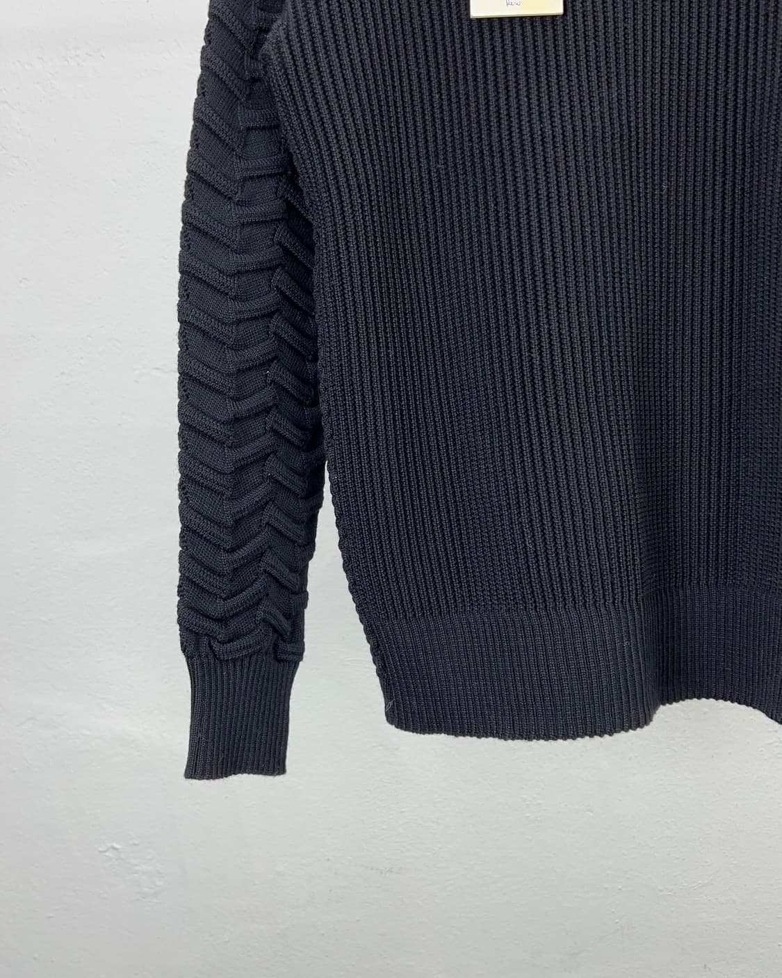 앤 할리우드 x sns 블랙 해링 이펙트 니트 상품이미지4