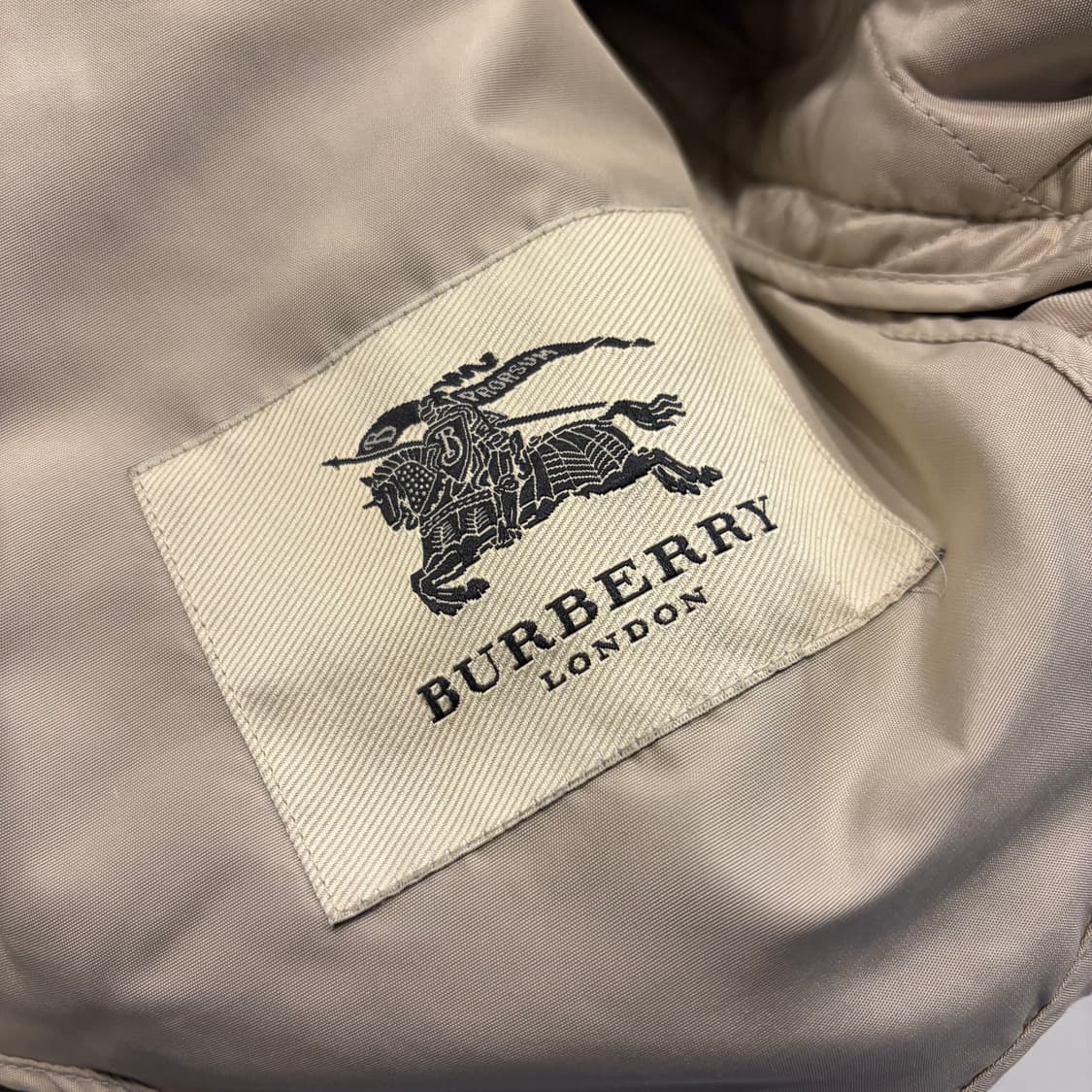 [4] 버버리 퀄팅 트렌치 벨티드 코트 베이지 C562 상품이미지9