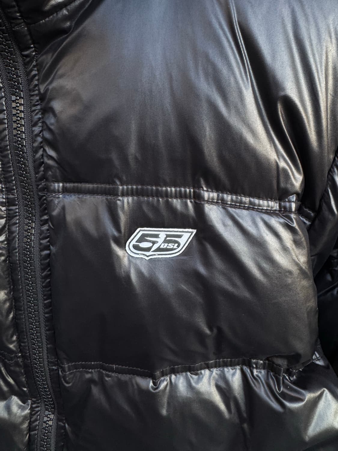 디젤 By 55DSL 유광 블랙 패딩  상품이미지5