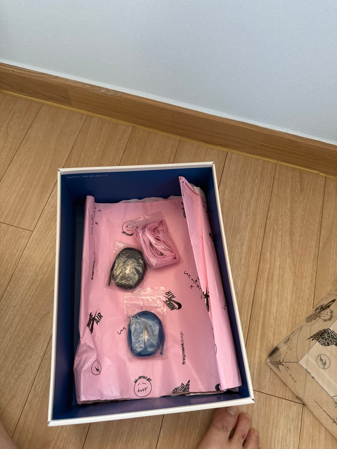 조던 트레비스 스캇 프라그먼트 조던 1 270 상품이미지4