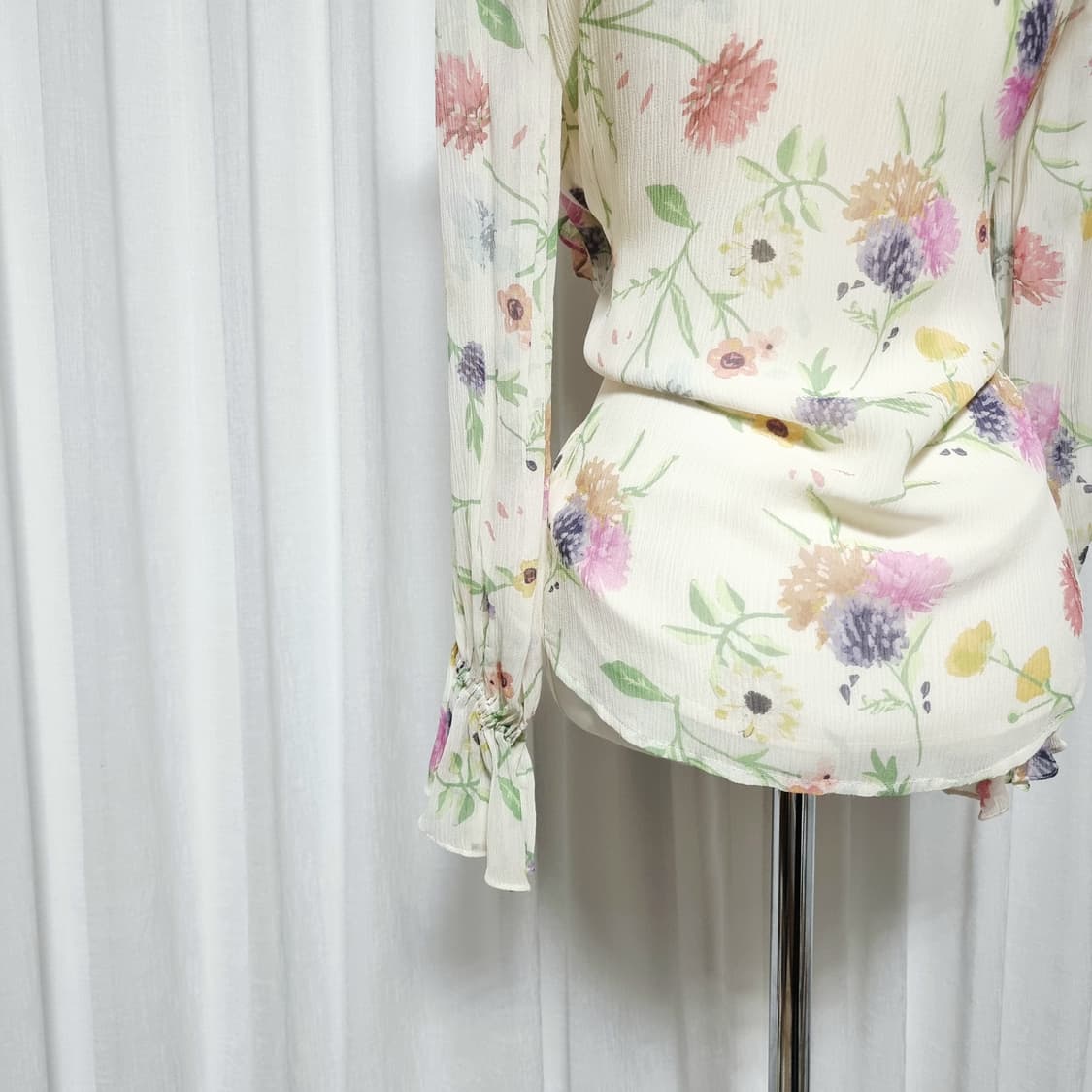 질스튜어트 실크100% 프릴 러플 블라우스 (55-날씬66) 상태최상 상품이미지10