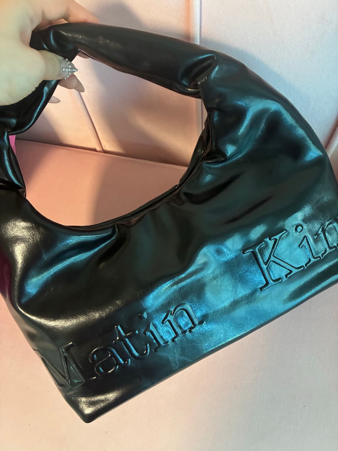 (새상품급) 마뗑킴 가방 엠보 로고 미니 레더 토트백 블랙 상품이미지3