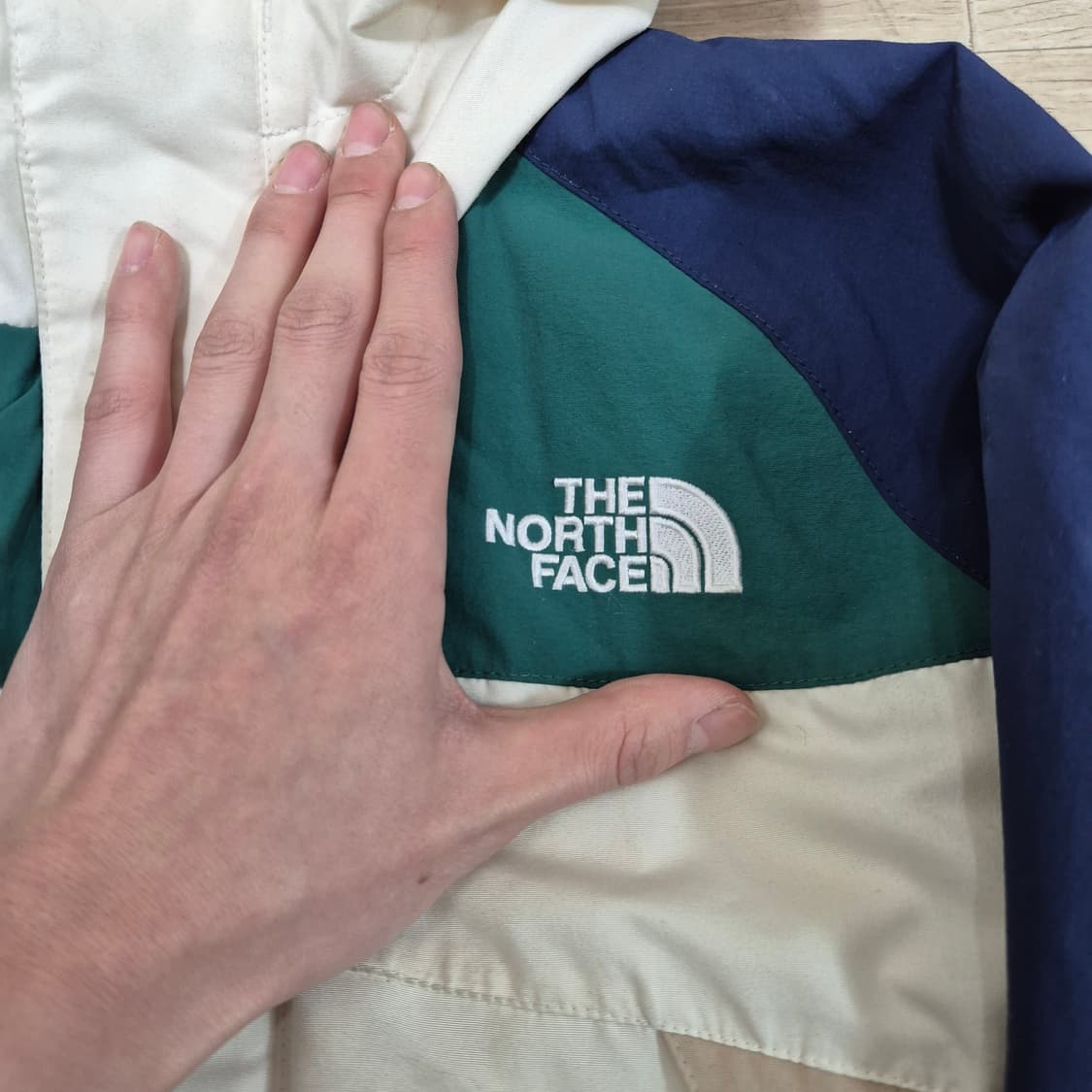 노스페이스 키즈 배색 후드 바람막이 자켓 150(10~11세) 상품이미지4