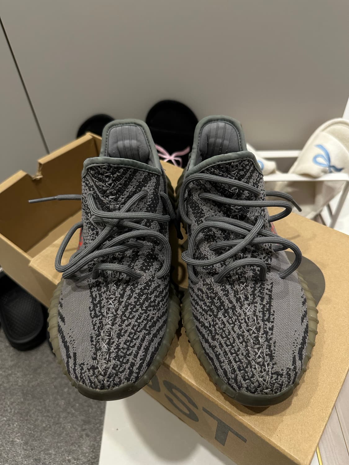 이지부스트350 벨루가 2.0 255 상품이미지1