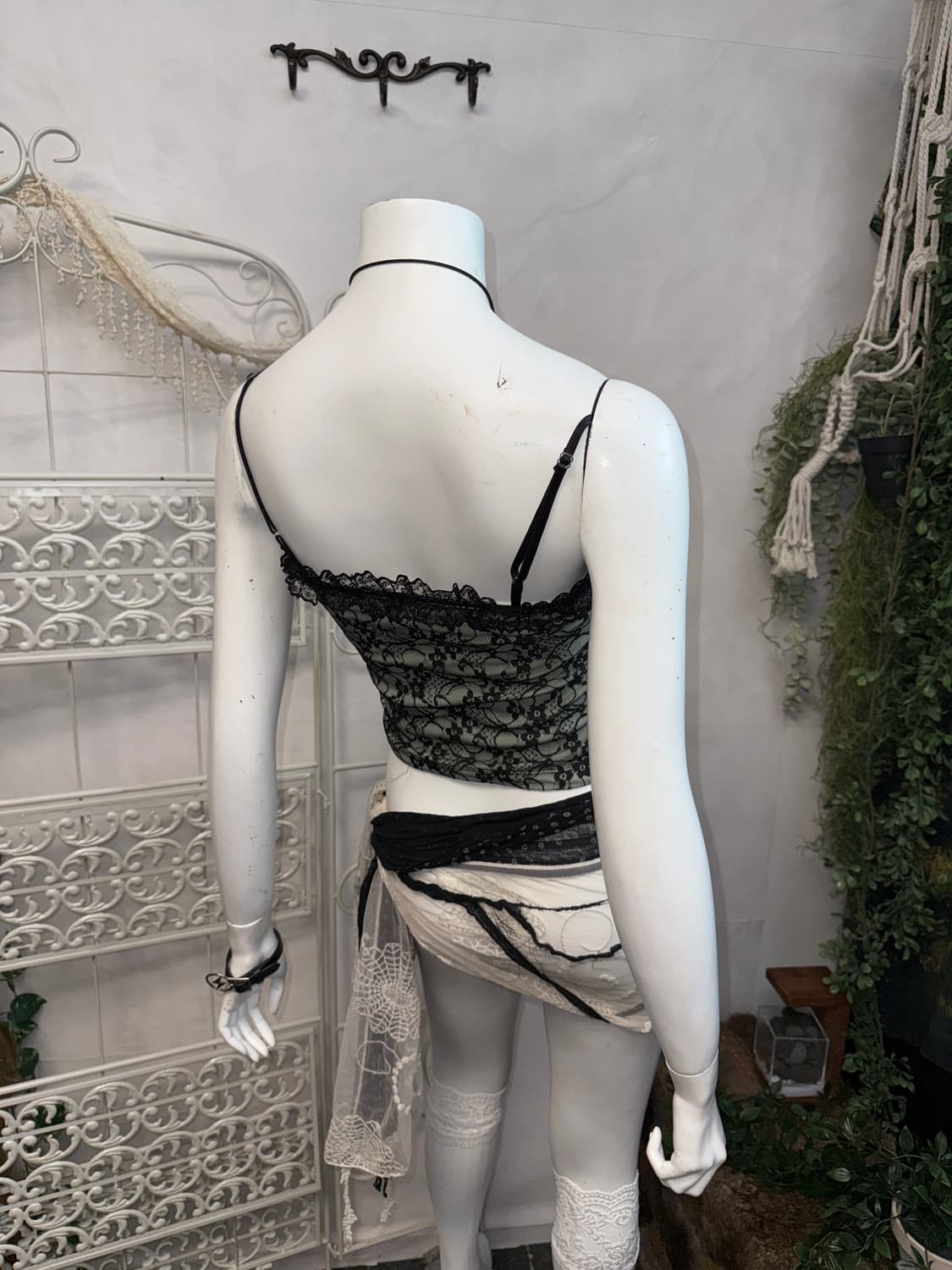 Black ethnic floral lace ribbon 슬리브리스 상품이미지5