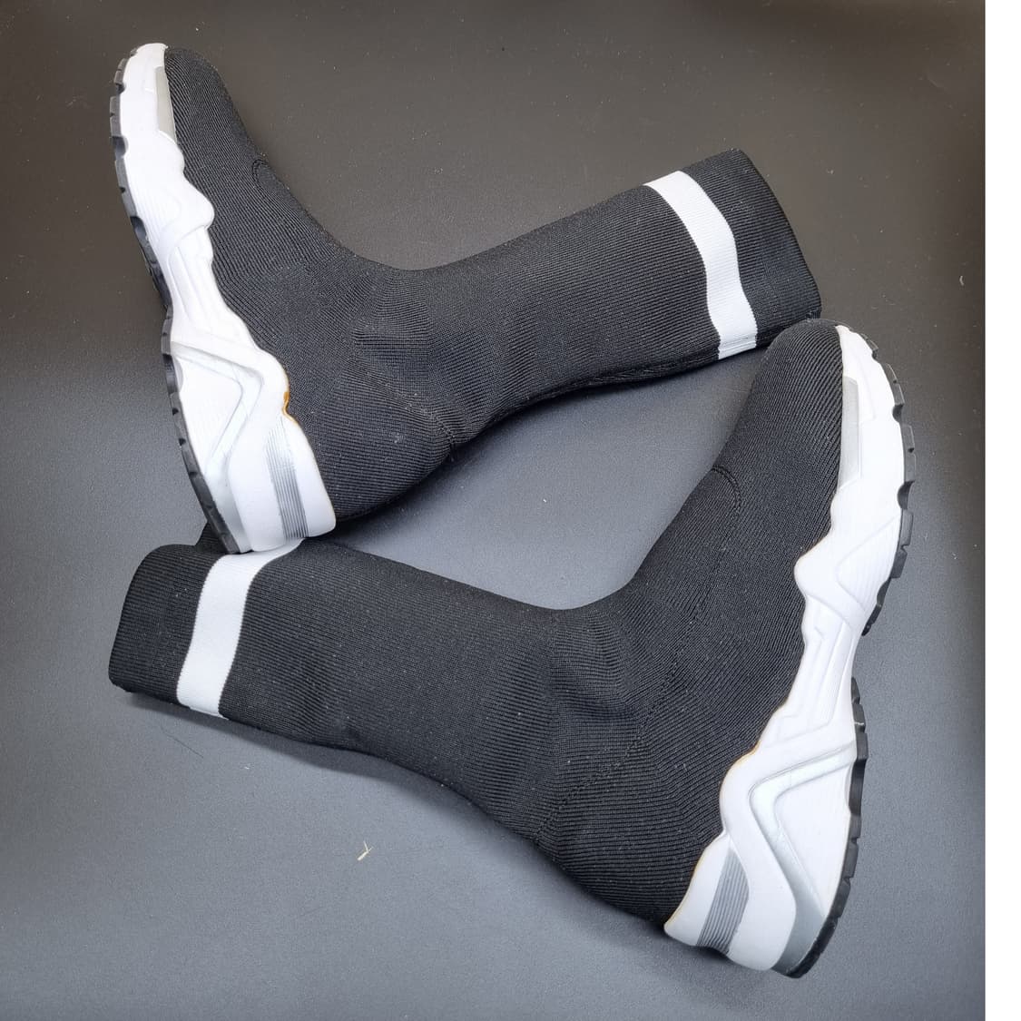 슈콤마보니 삭스스니커즈 235 상품이미지5