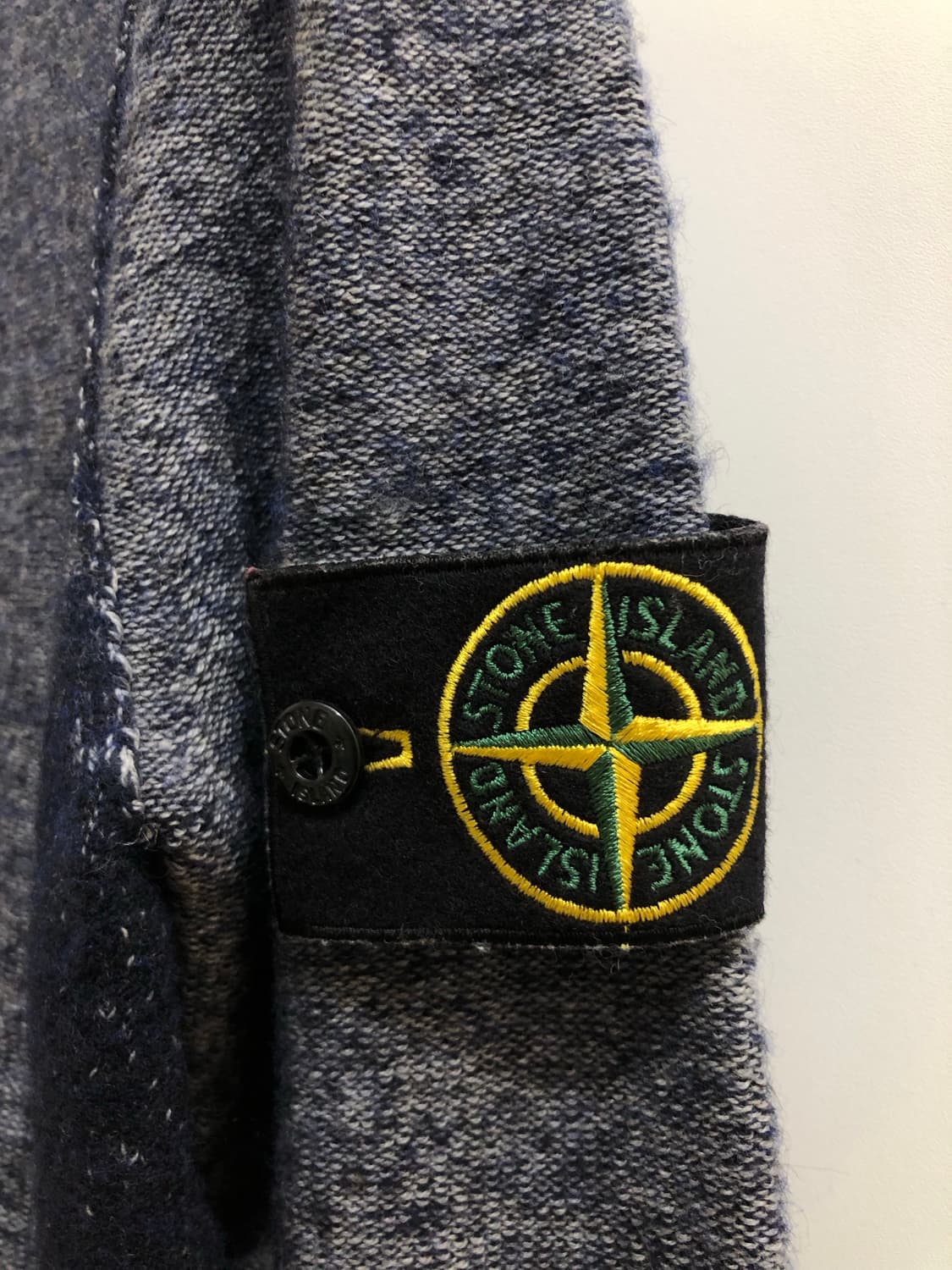 [S] 스톤아일랜드 11주년 와펜 크루넥 배색 니트 네이비 상품이미지4