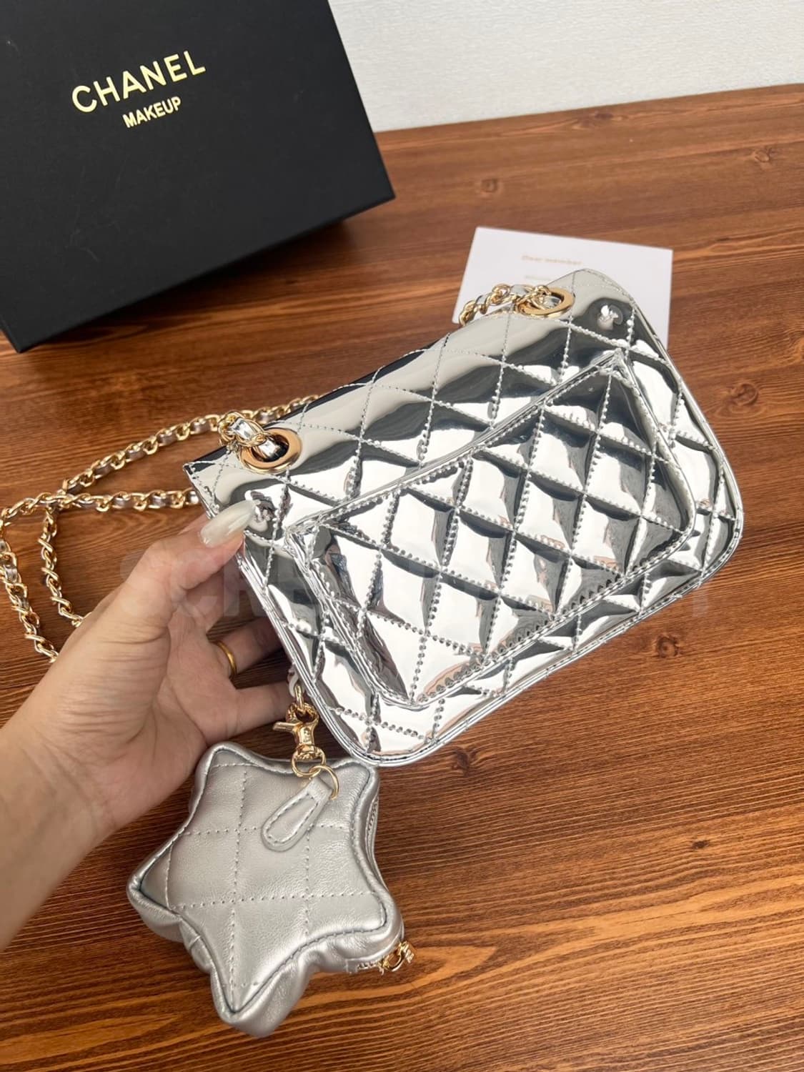 샤넬 뷰티 VIP 실버 메탈 크로스백 파우치 및 스타 코인 퍼스 세트 상품이미지7