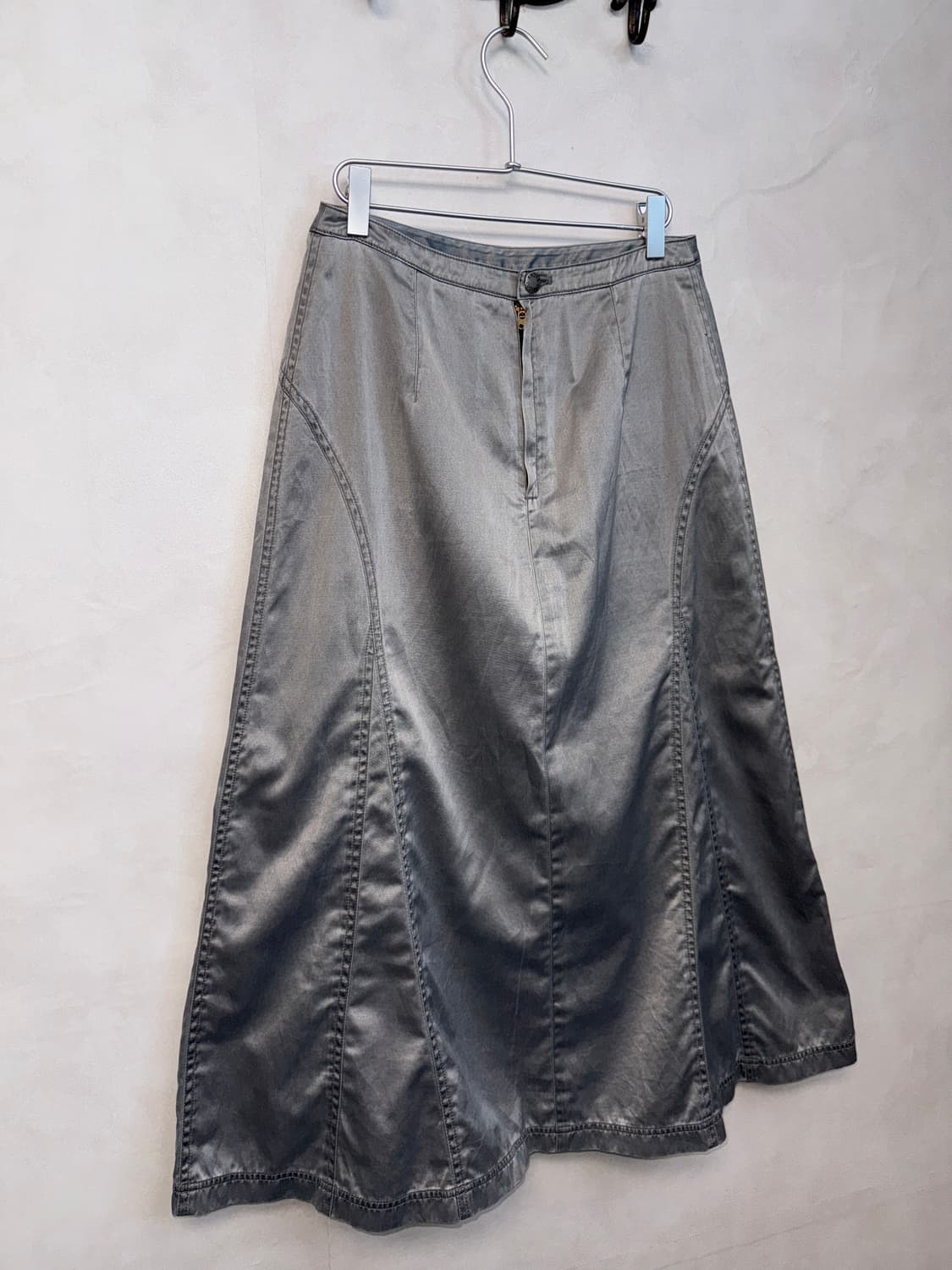 Silver satin line flare long skirt 상품이미지2