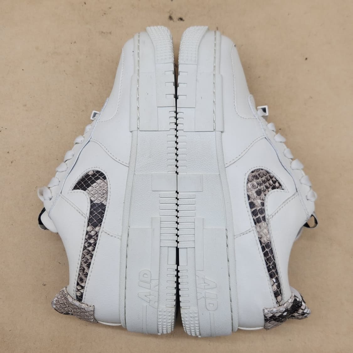 나이키 에어포스 1 픽셀 운동화 225 상품이미지5