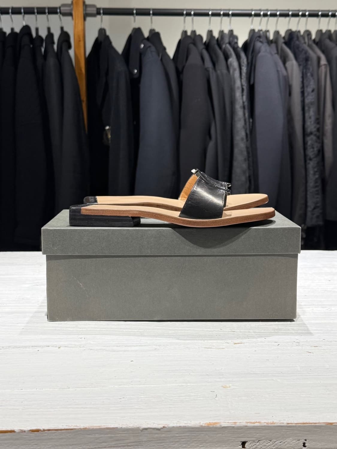 구찌 메탈 로고 레더 슬라이드 샌들 상품이미지5