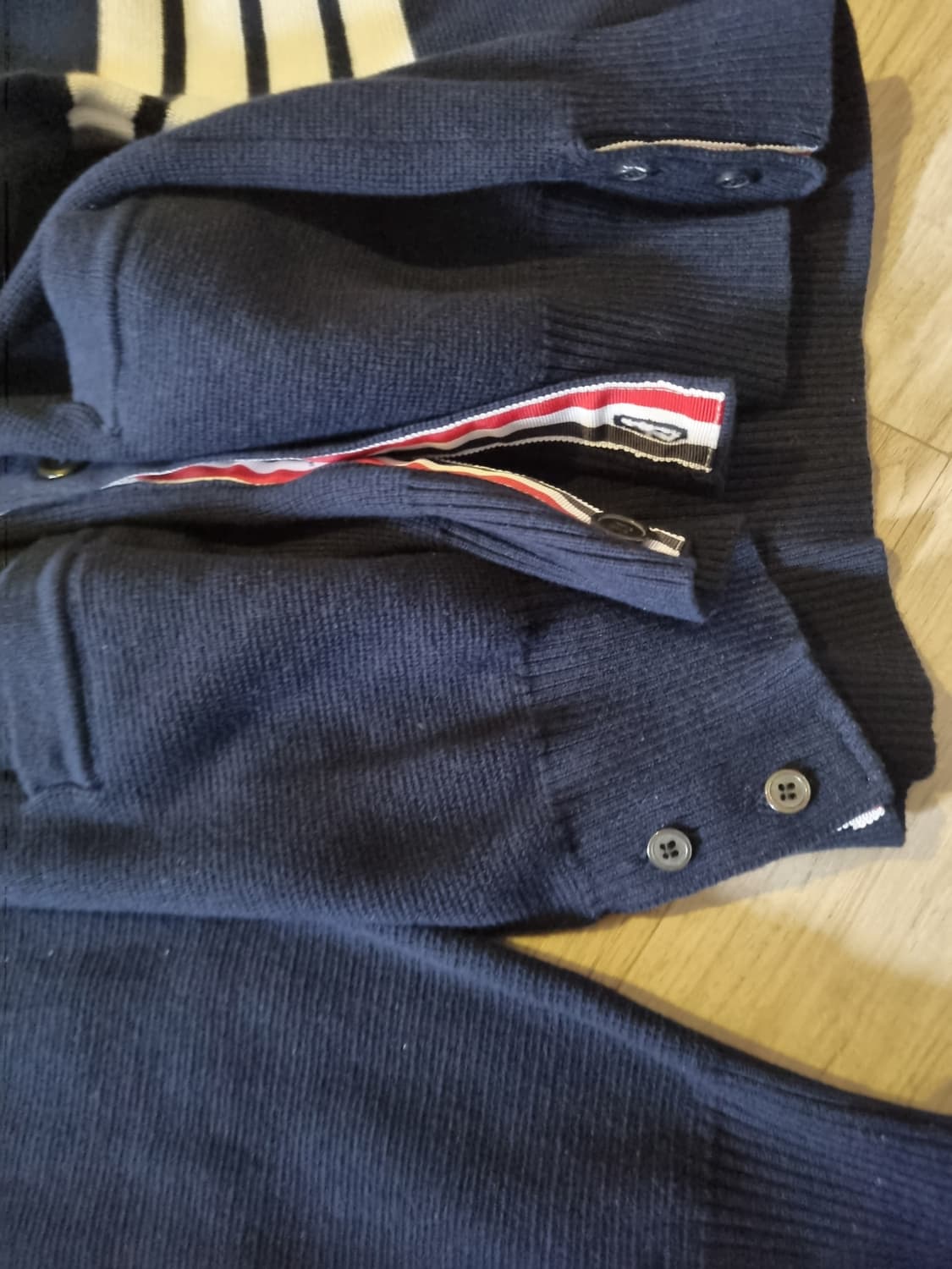 특가) 톰브라운가디건.   L/XL 상품이미지6