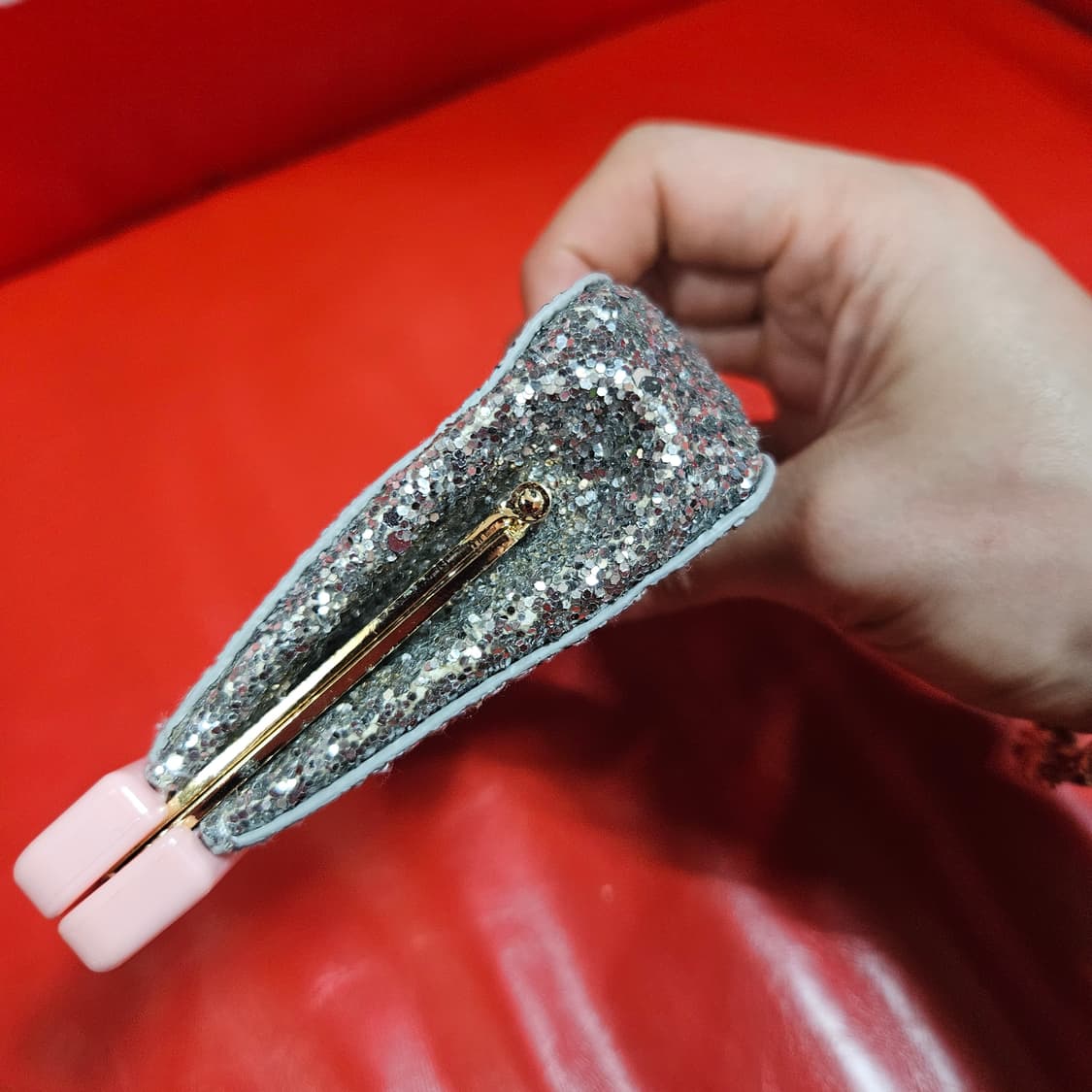 미우미우(MiuMiu) 글리터 키스락 파우치 지갑 상품이미지6