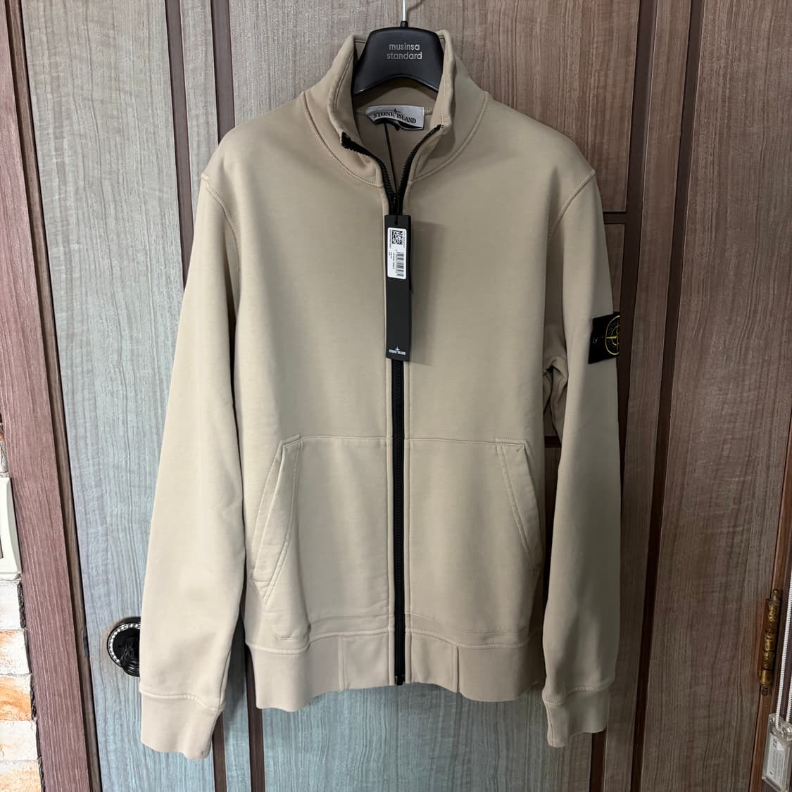 새상품(S)스톤아일랜드 와펜 패치 하이넥 집업 베이지 상품이미지2