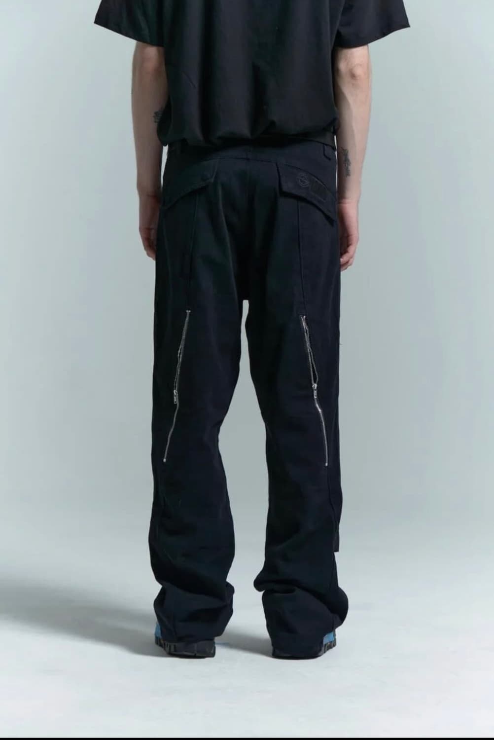 플라스틱 프로덕트 지퍼팬츠 팝니다. 상품이미지1