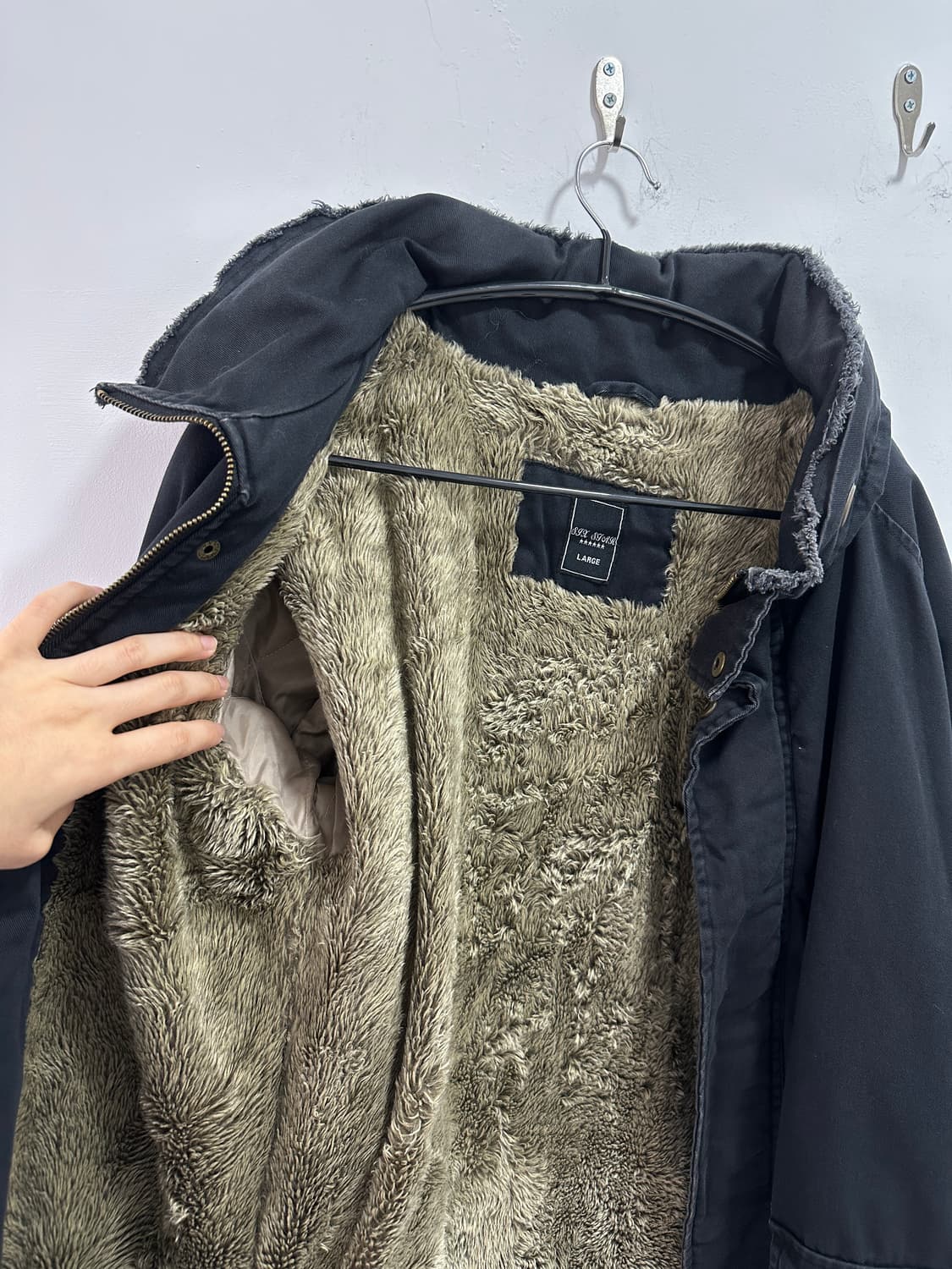 Grunge neck detail fur jacket 상품이미지3