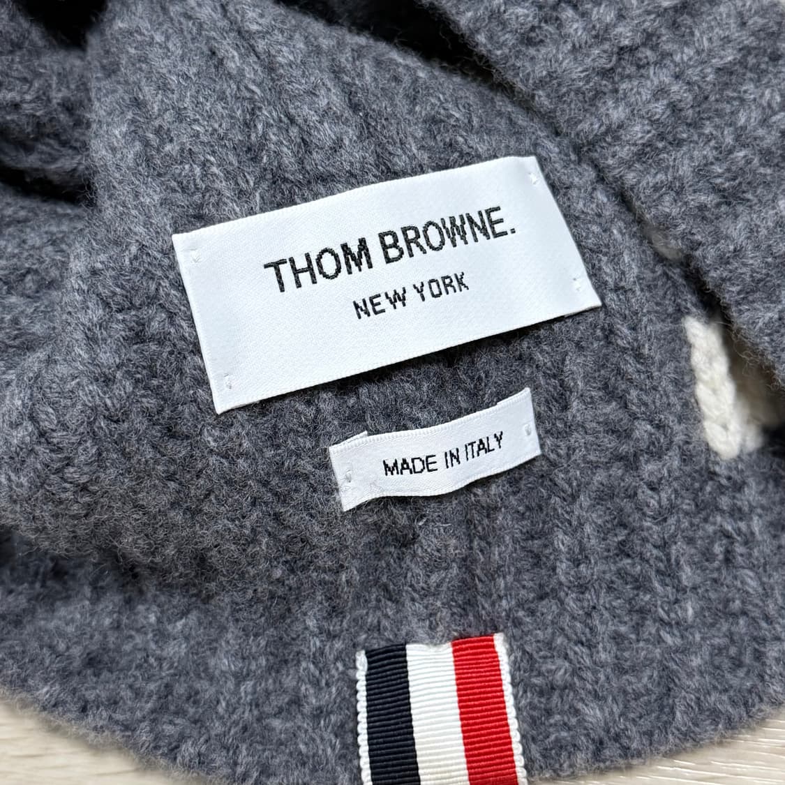 [S+급/OS] 톰브라운 청키 사선 메리노 울 비니 그레이 상품이미지5