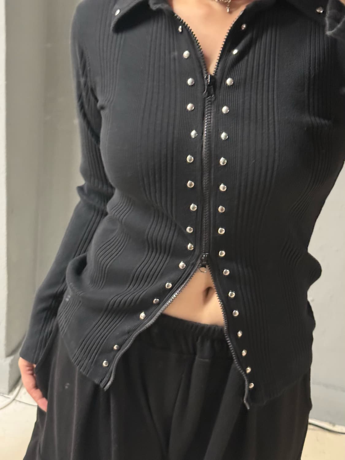 stud detail ribbed 2-way zip-up 상품이미지3