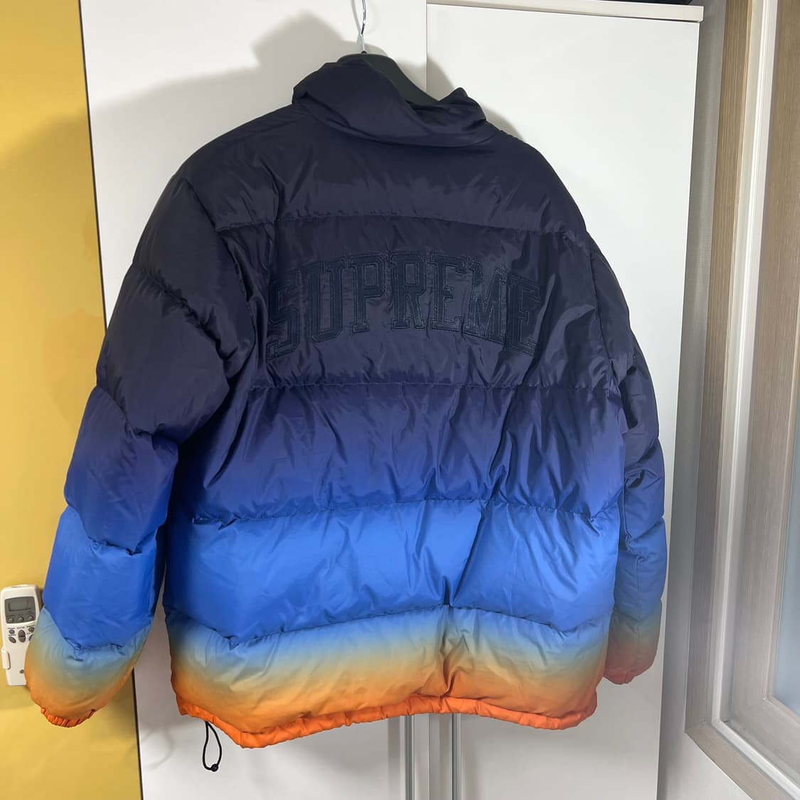 [L] 슈프림 그라데이션 패딩 상품이미지3
