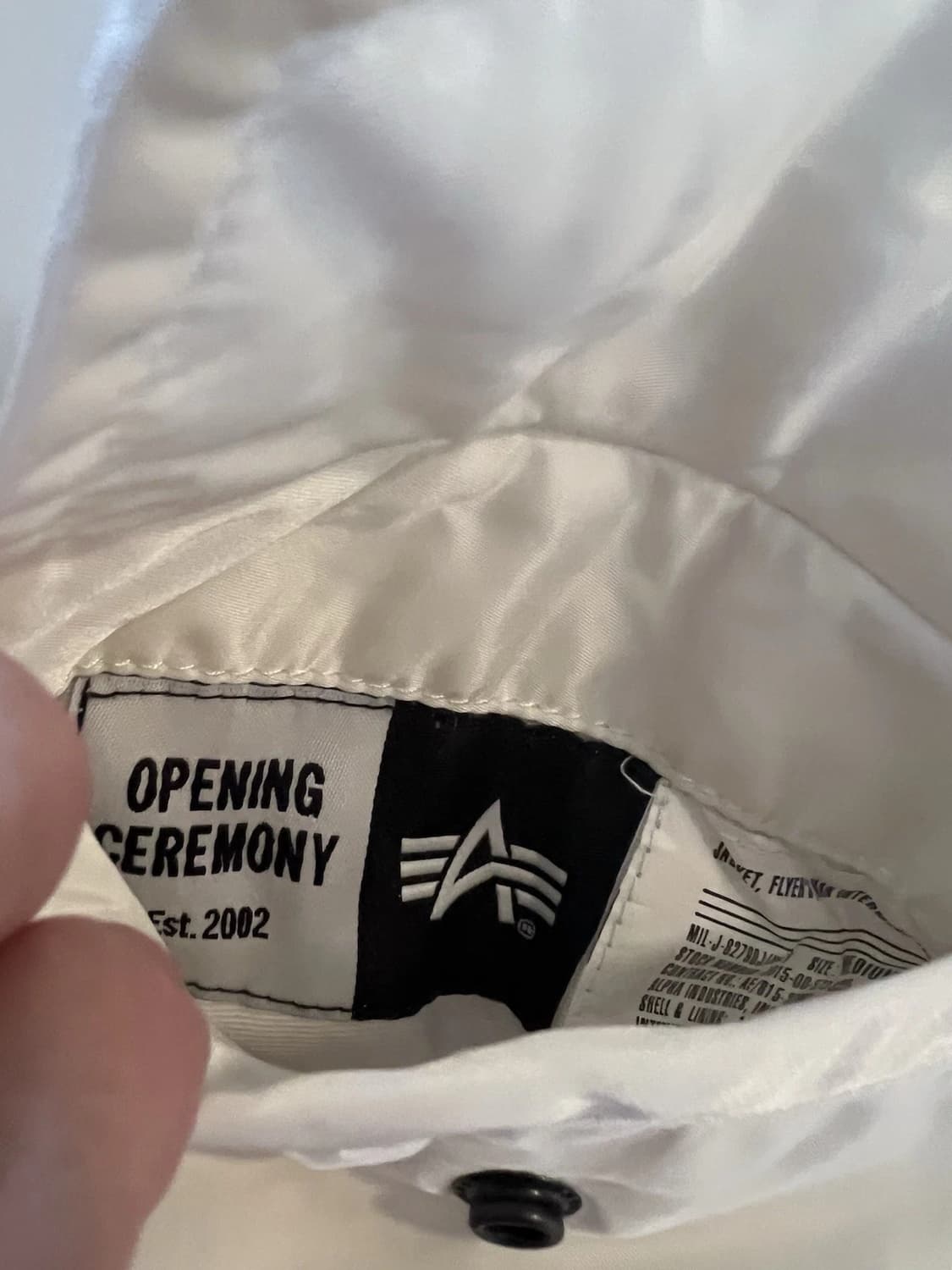 알파 인더스트리X오프닝 세레모니 아이보리 슬림 핏 플라이어스 봄버 재킷 상품이미지10