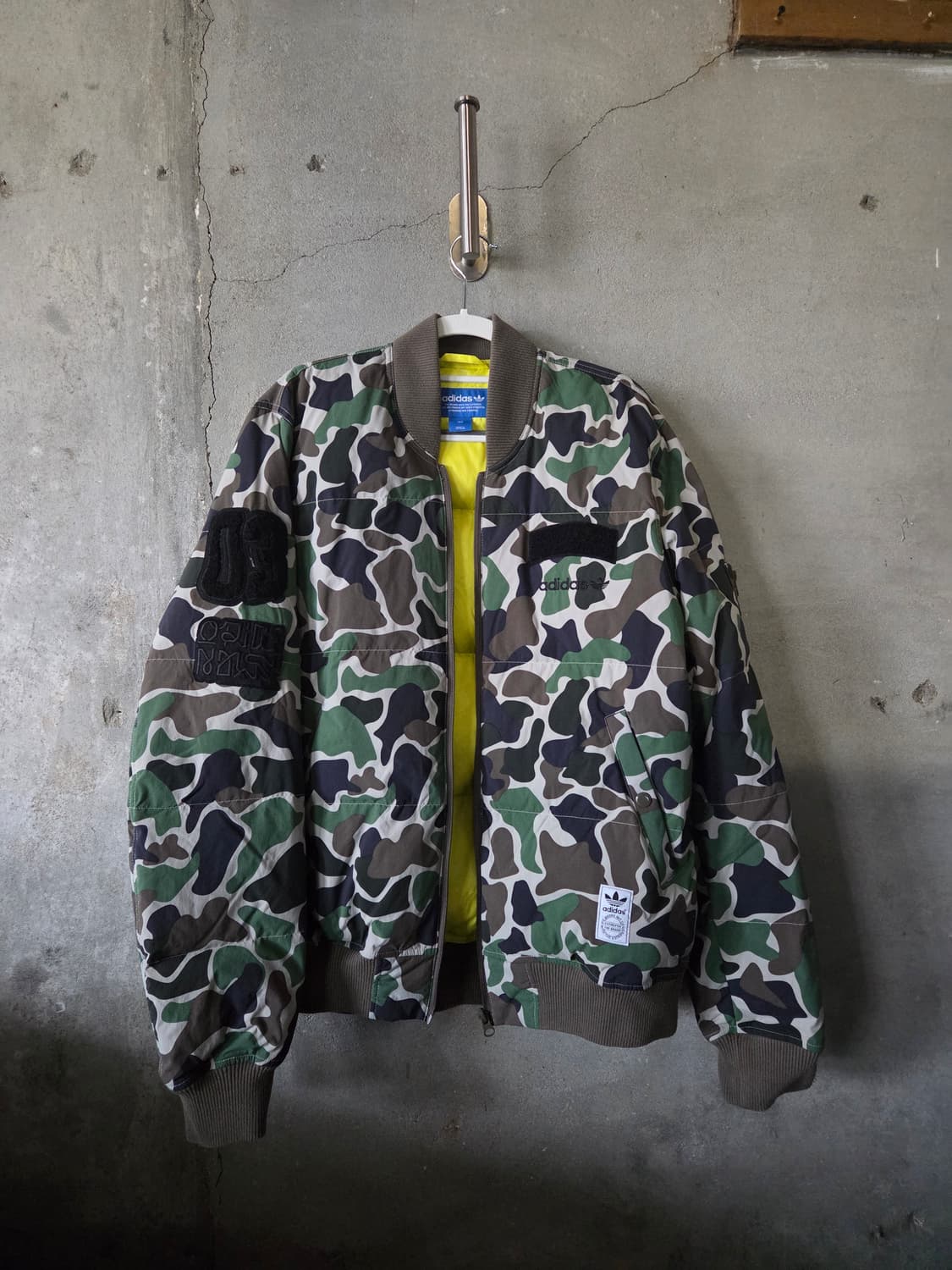 빈티지 무드 아디다스 카모 봄버자켓 105사이즈 상품이미지1