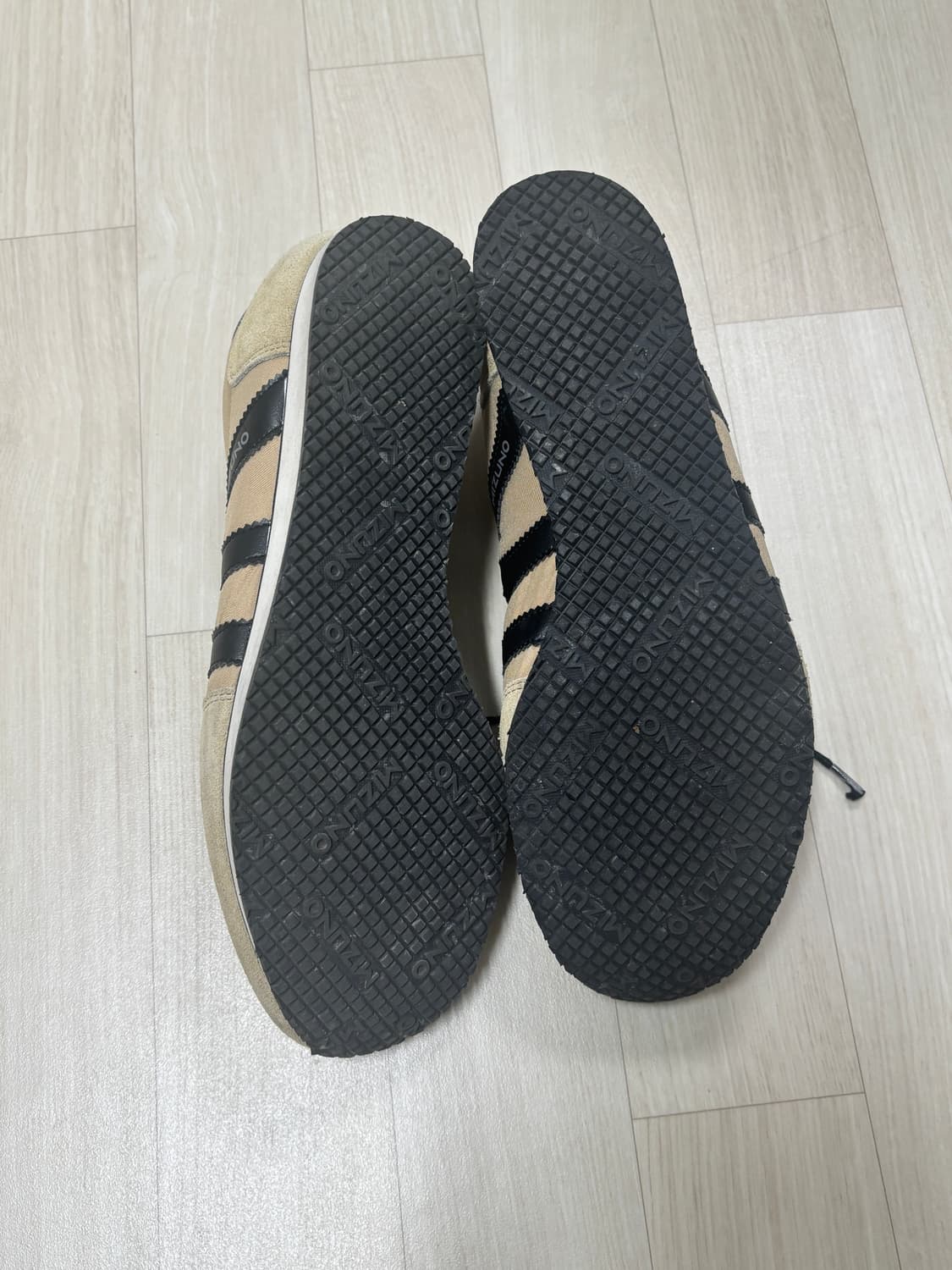 미즈노 셔터 스니커즈 상품이미지2