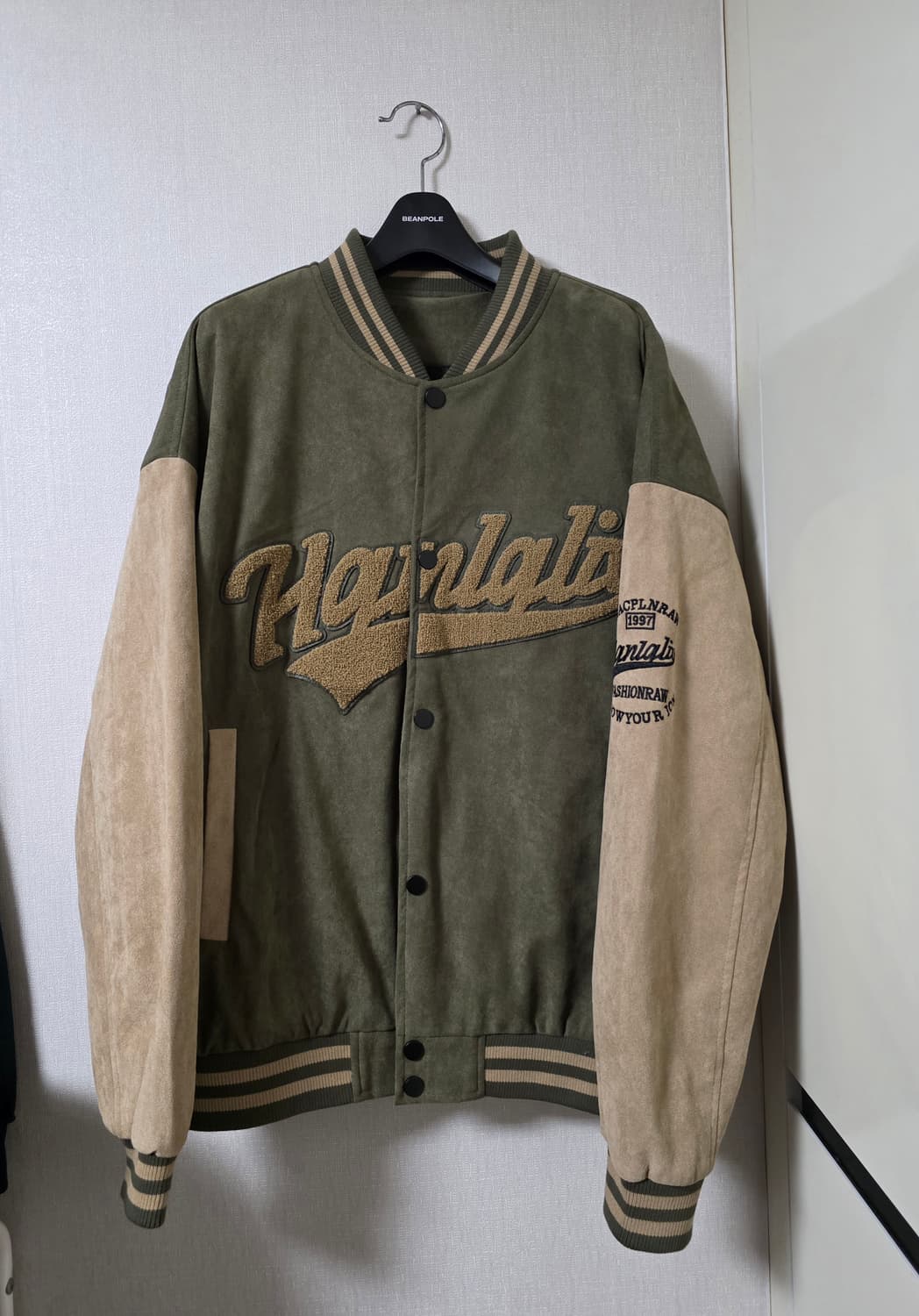 새상품) 남녀공용 카키 바시티 자켓 상품이미지1