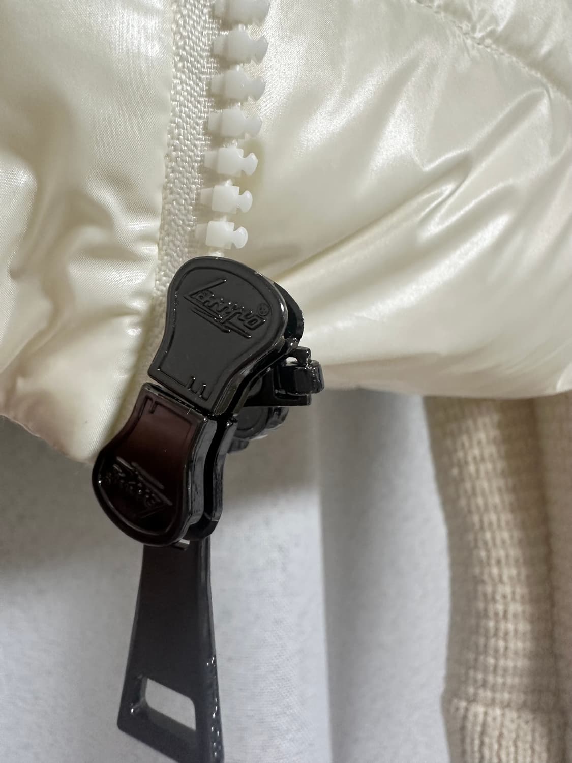 몽클레어 패딩 가디건 아이보리 퍼 트리밍 상품이미지4