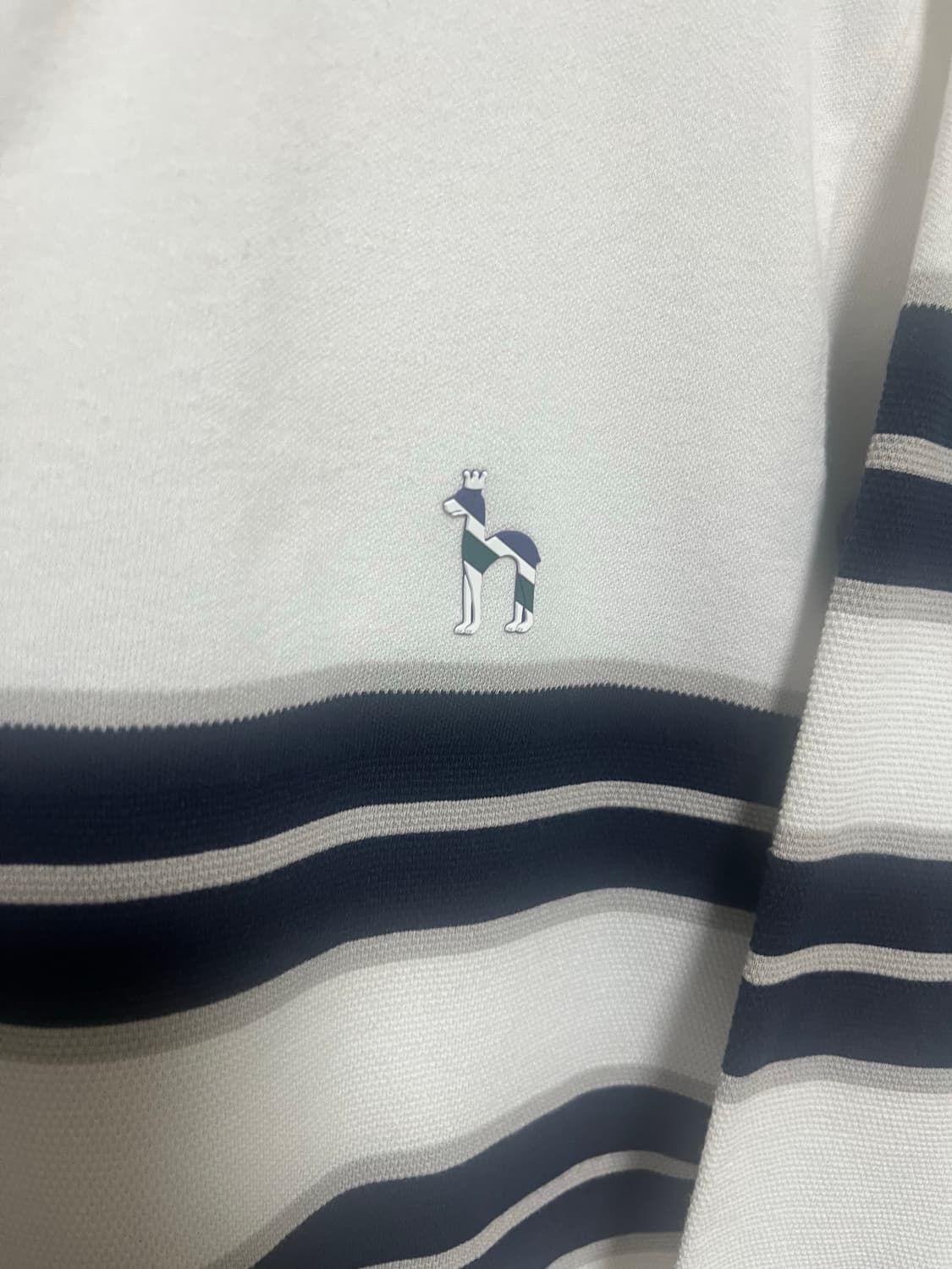 헤지스 화이트 스트라이프 헨리넥 긴팔티 105 상품이미지2