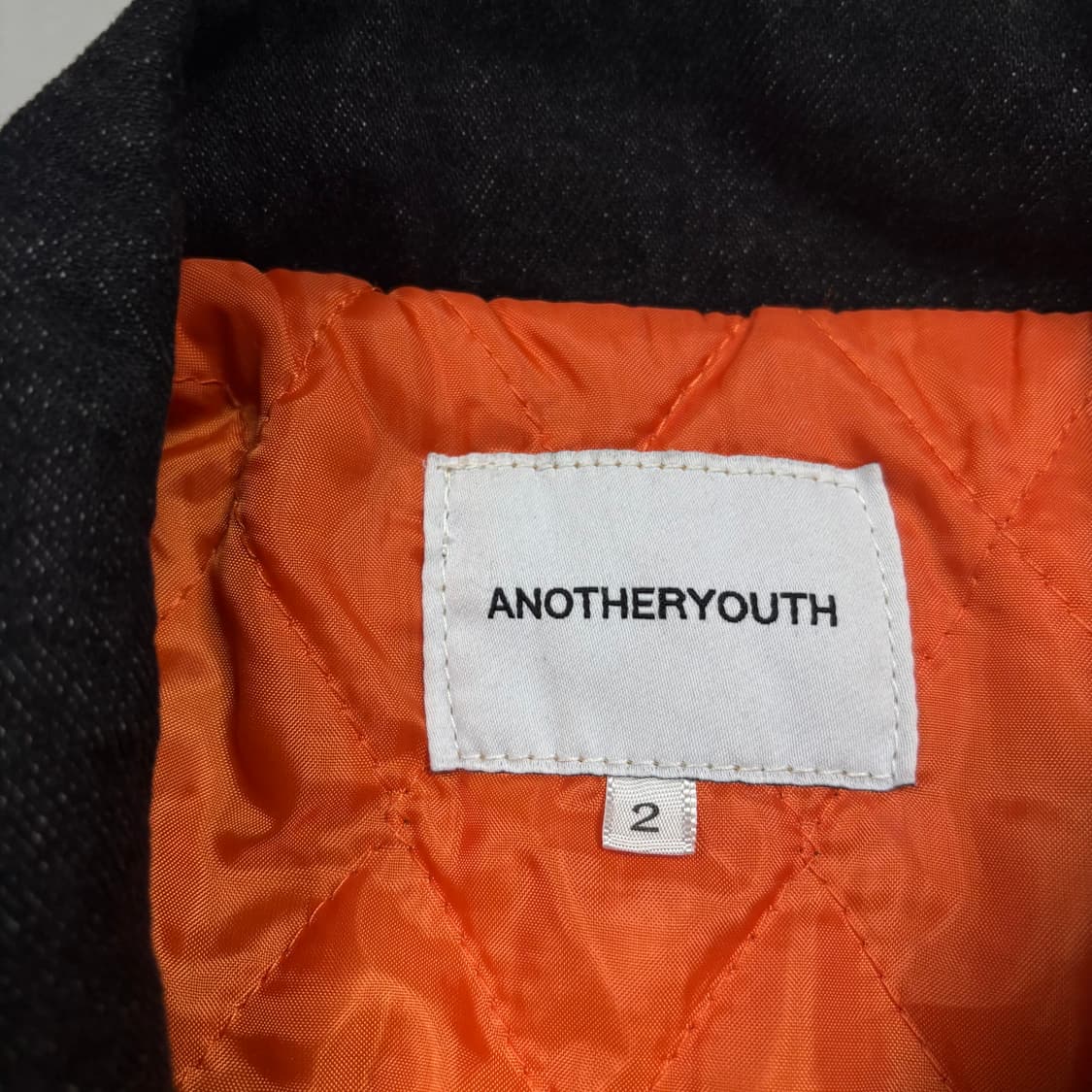 어나더유스 워싱 블랙컬러 데님 봄버 상품이미지5