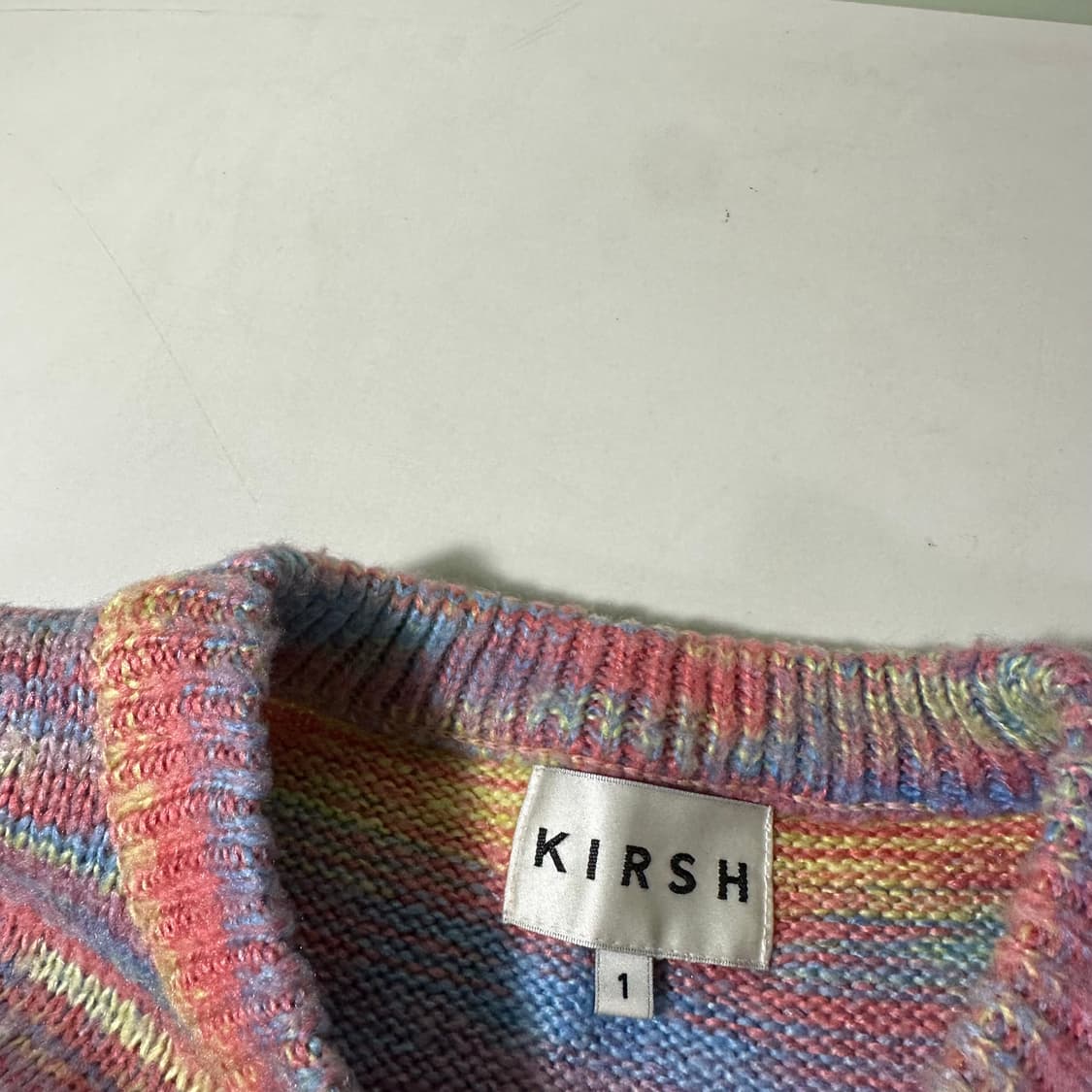 우먼OS 키르시 루즈오버핏 체리로고 나염니트 상품이미지4