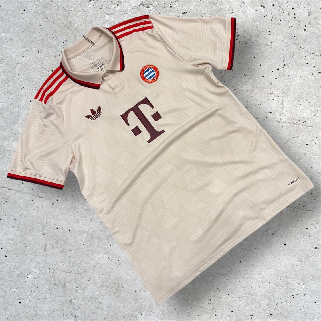 [XL] 아디다스 24-25 바이에른 뮌헨 유니폼 아이보리 C126 상품이미지1